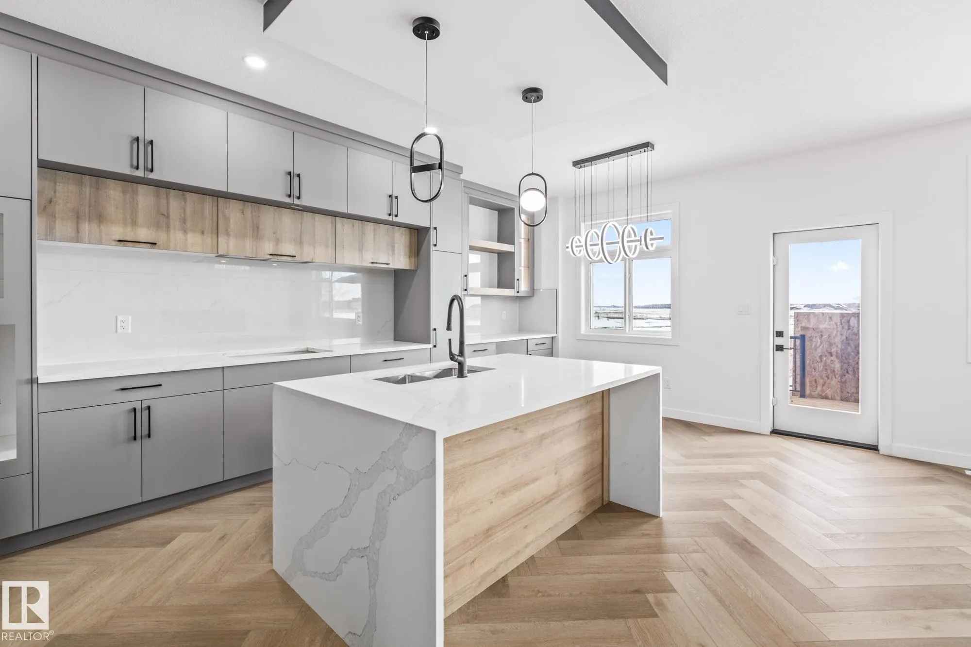 416 PINE Point(e)