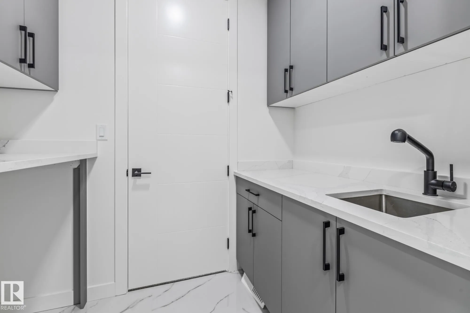 416 PINE Point(e)