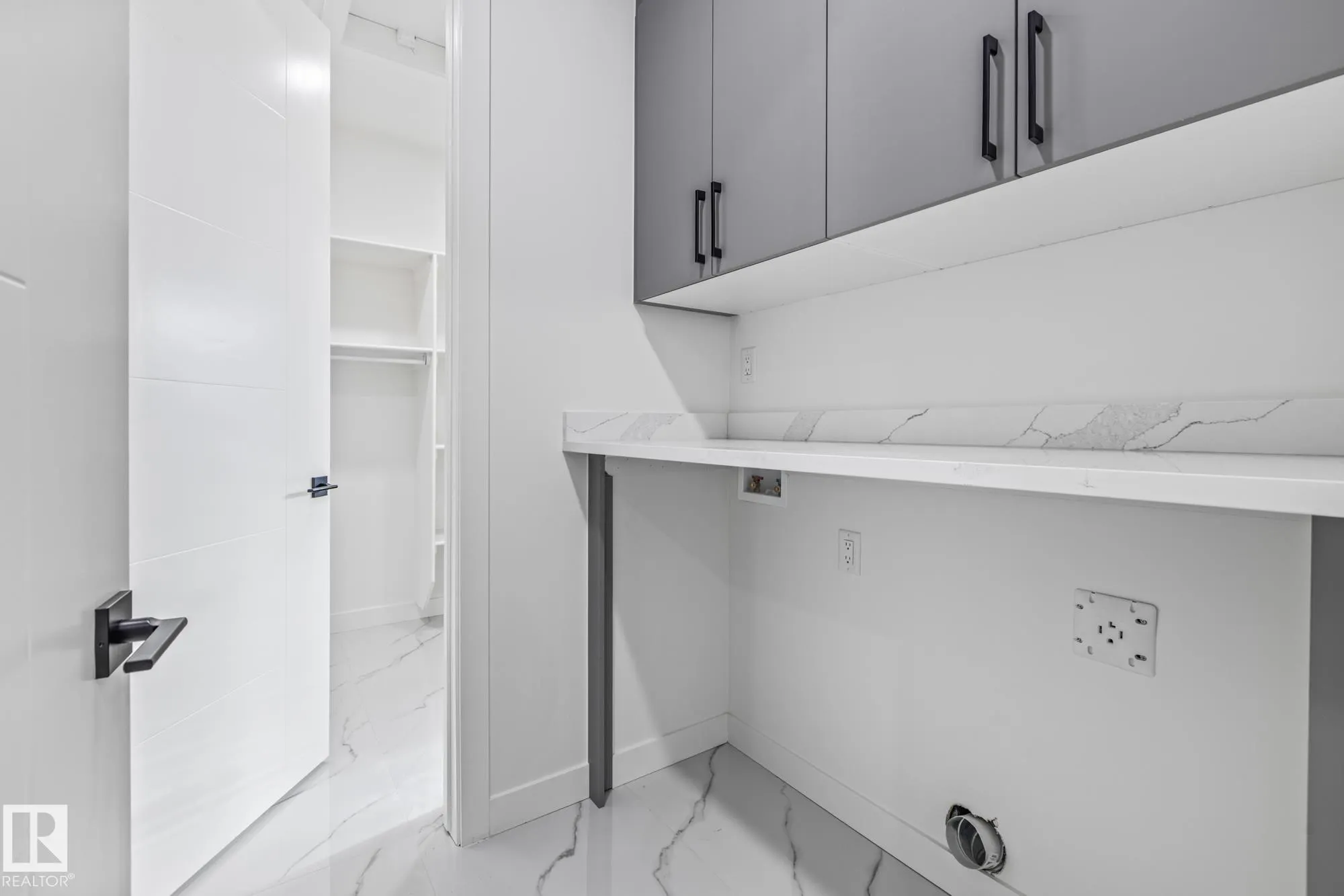 416 PINE Point(e)