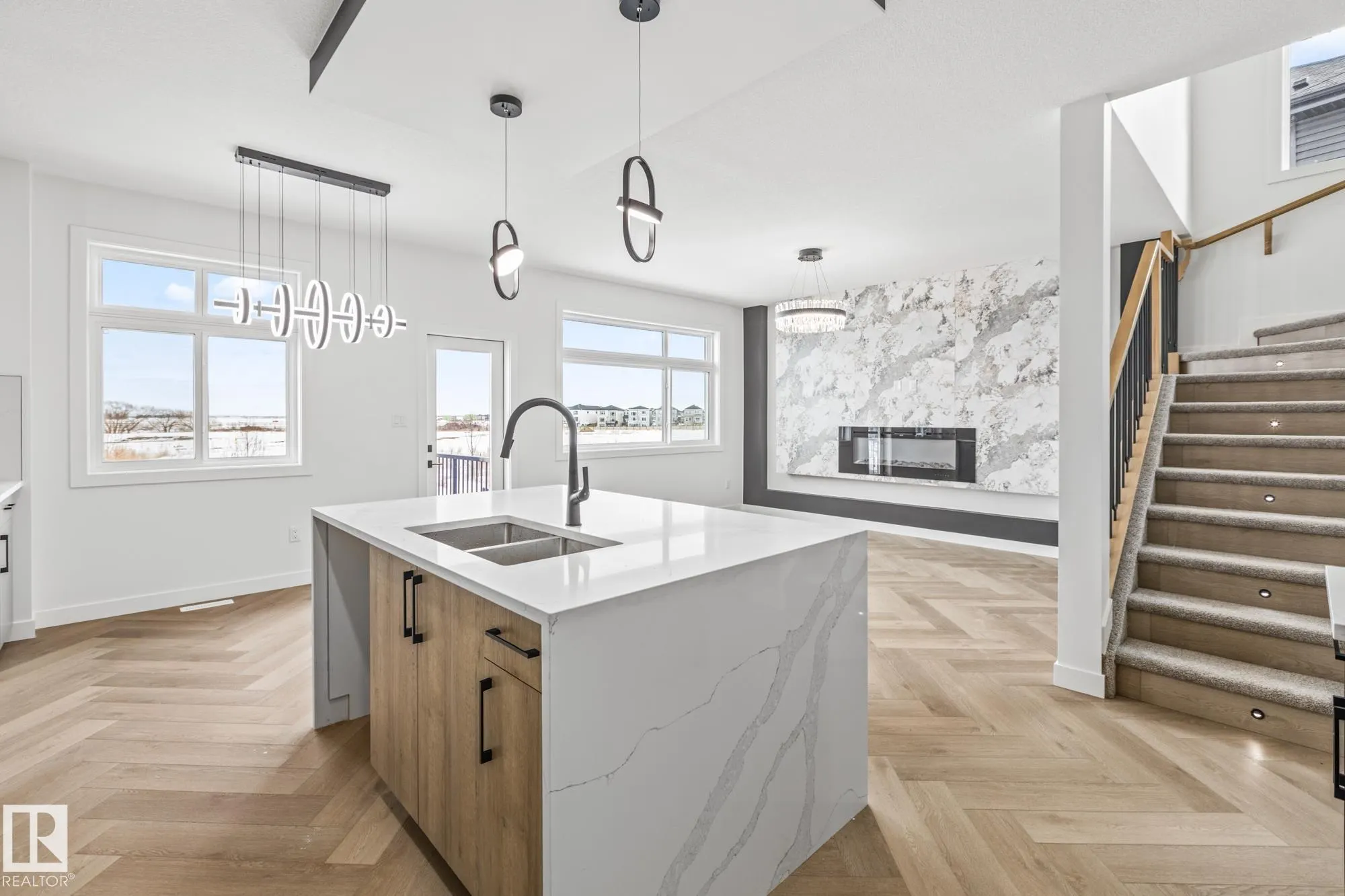 416 PINE Point(e)
