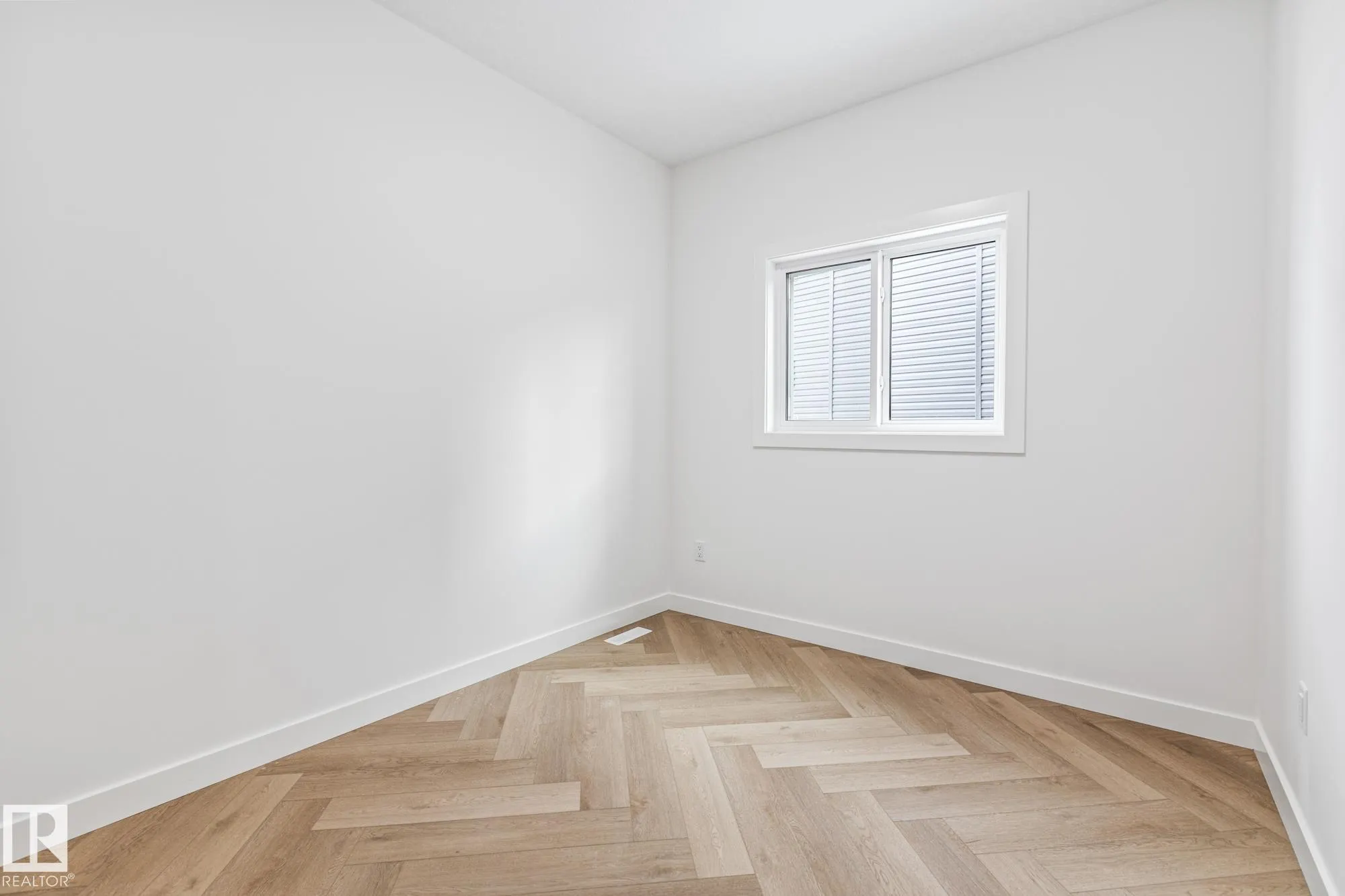 416 PINE Point(e)