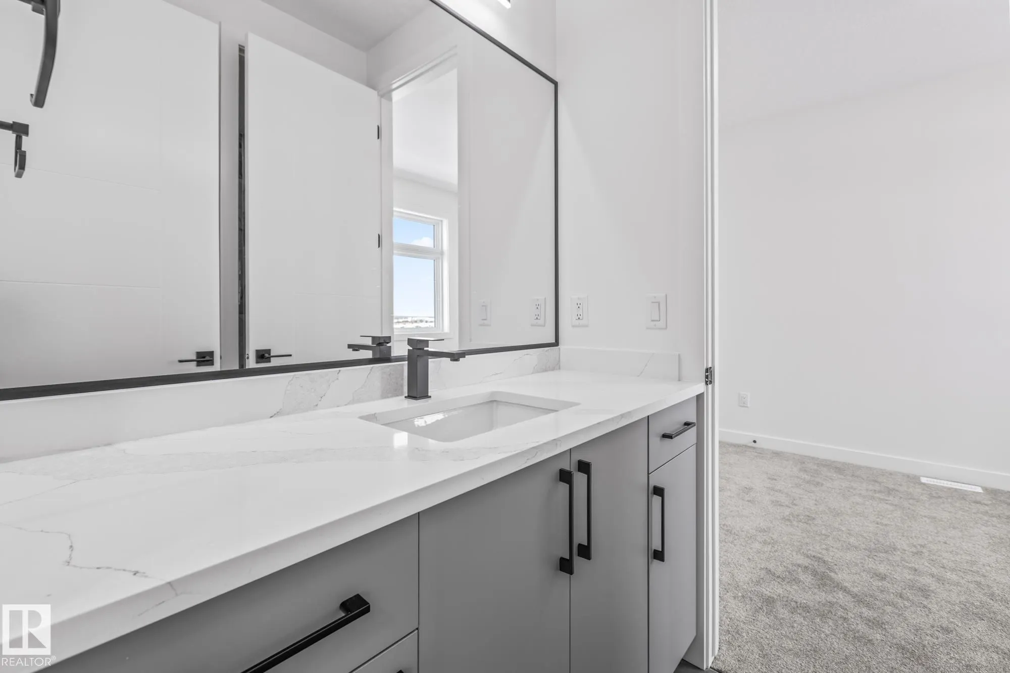 416 PINE Point(e)