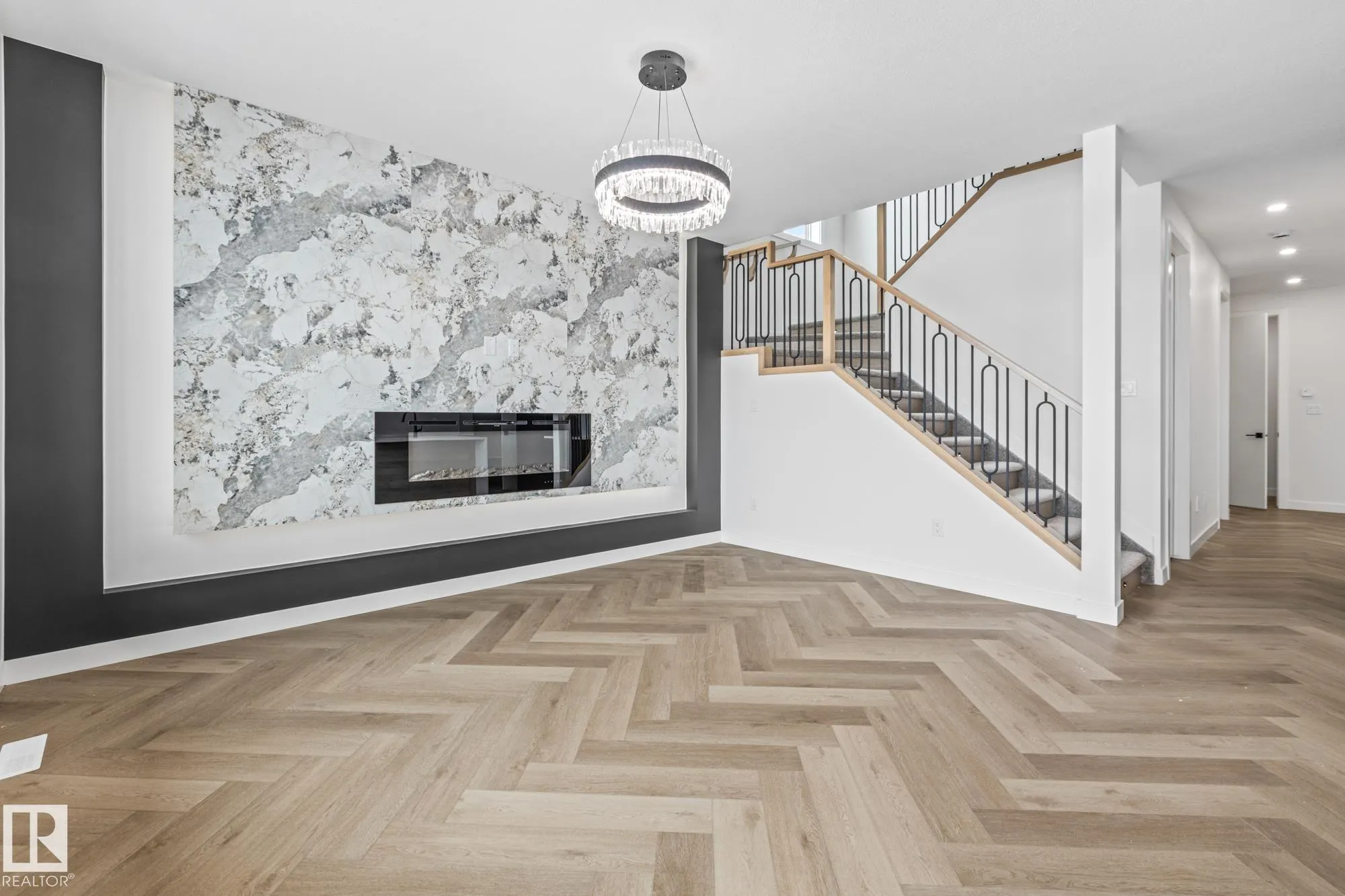 416 PINE Point(e)