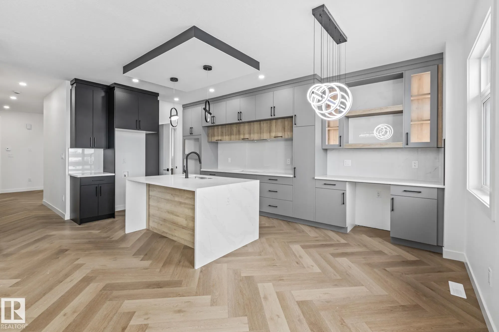 416 PINE Point(e)