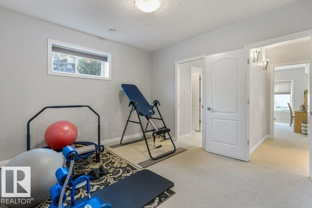 46 KINGSBURY Crescent