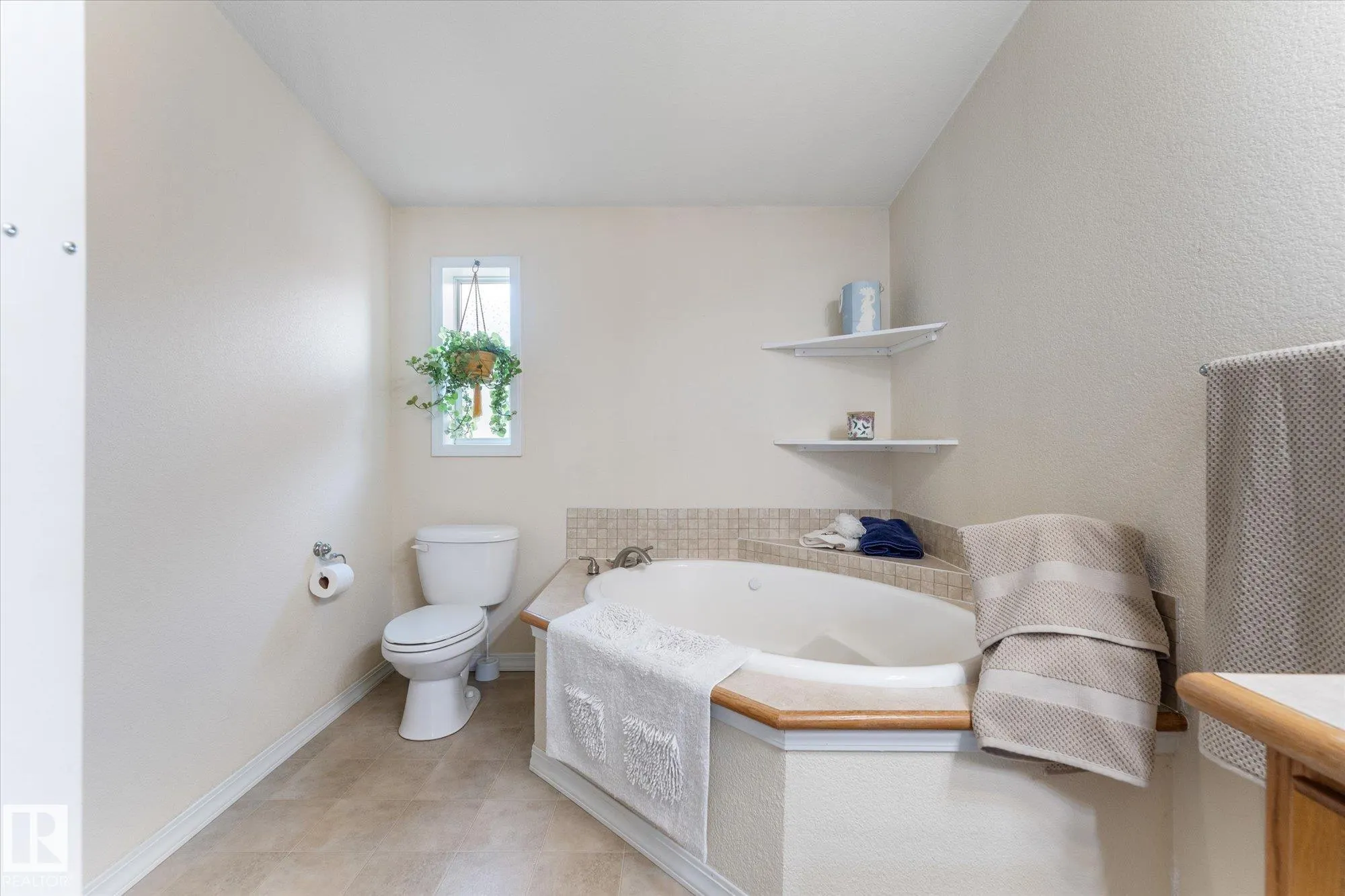 1242 53222 Range Road 272