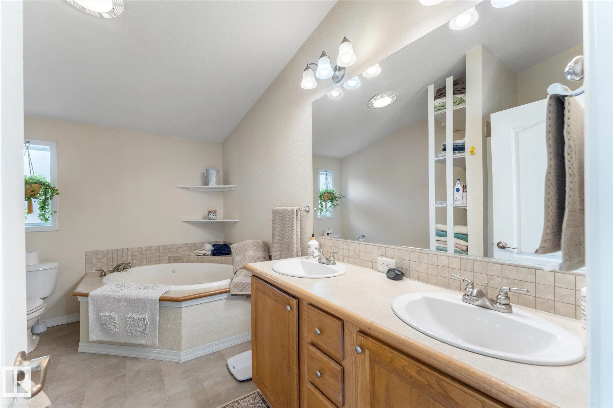 1242 53222 Range Road 272