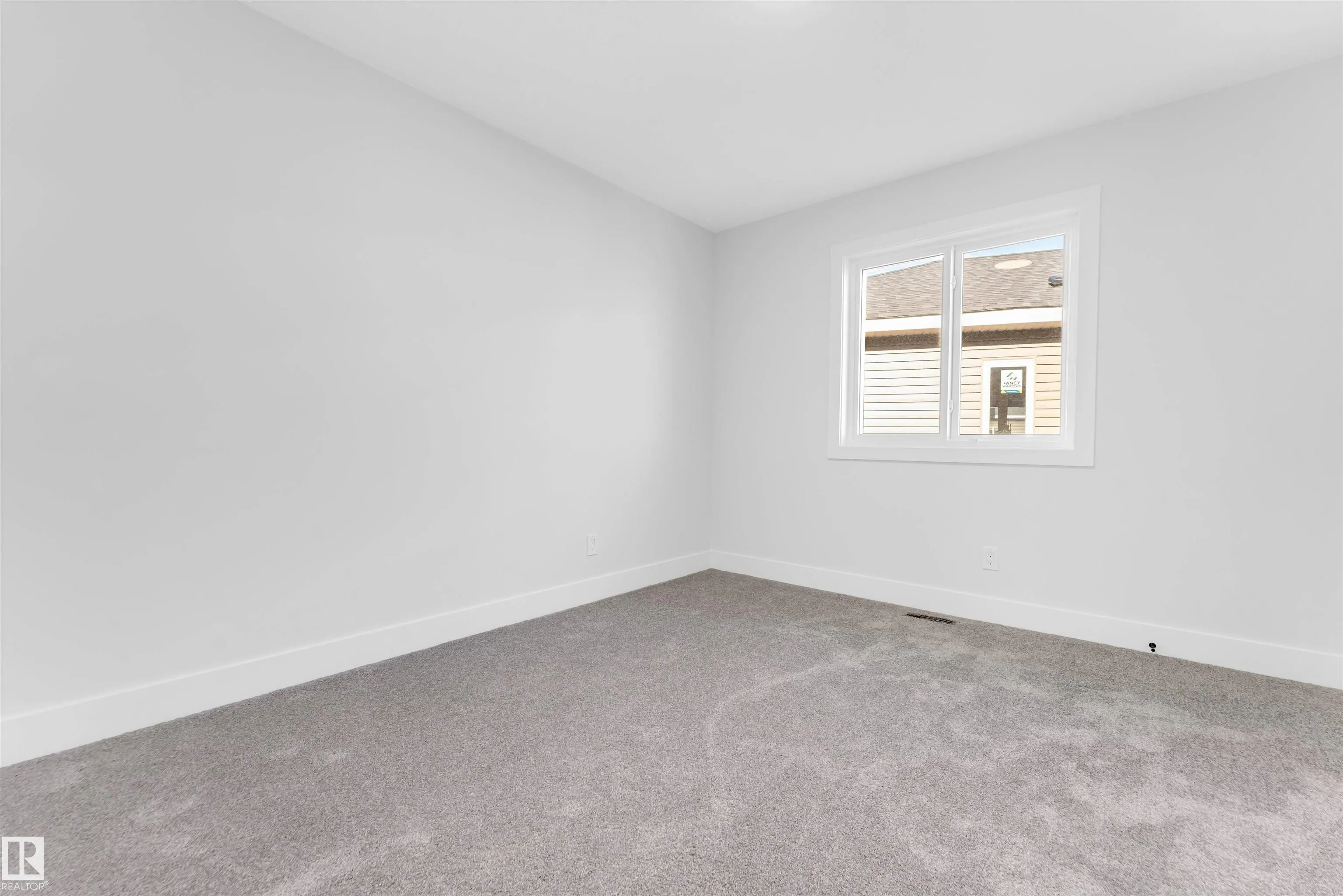 105 ELDRIDGE Point(e)