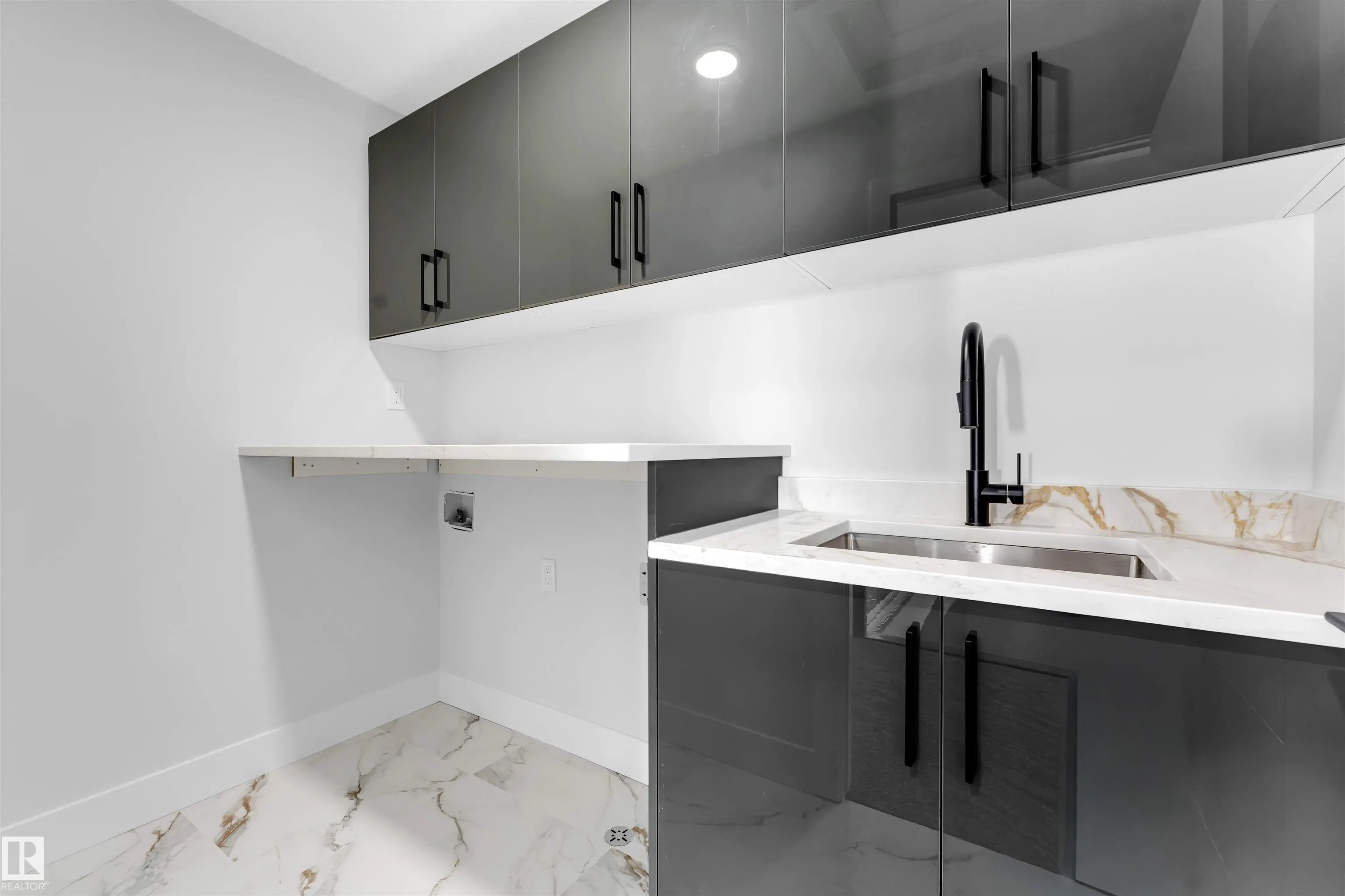 105 ELDRIDGE Point(e)