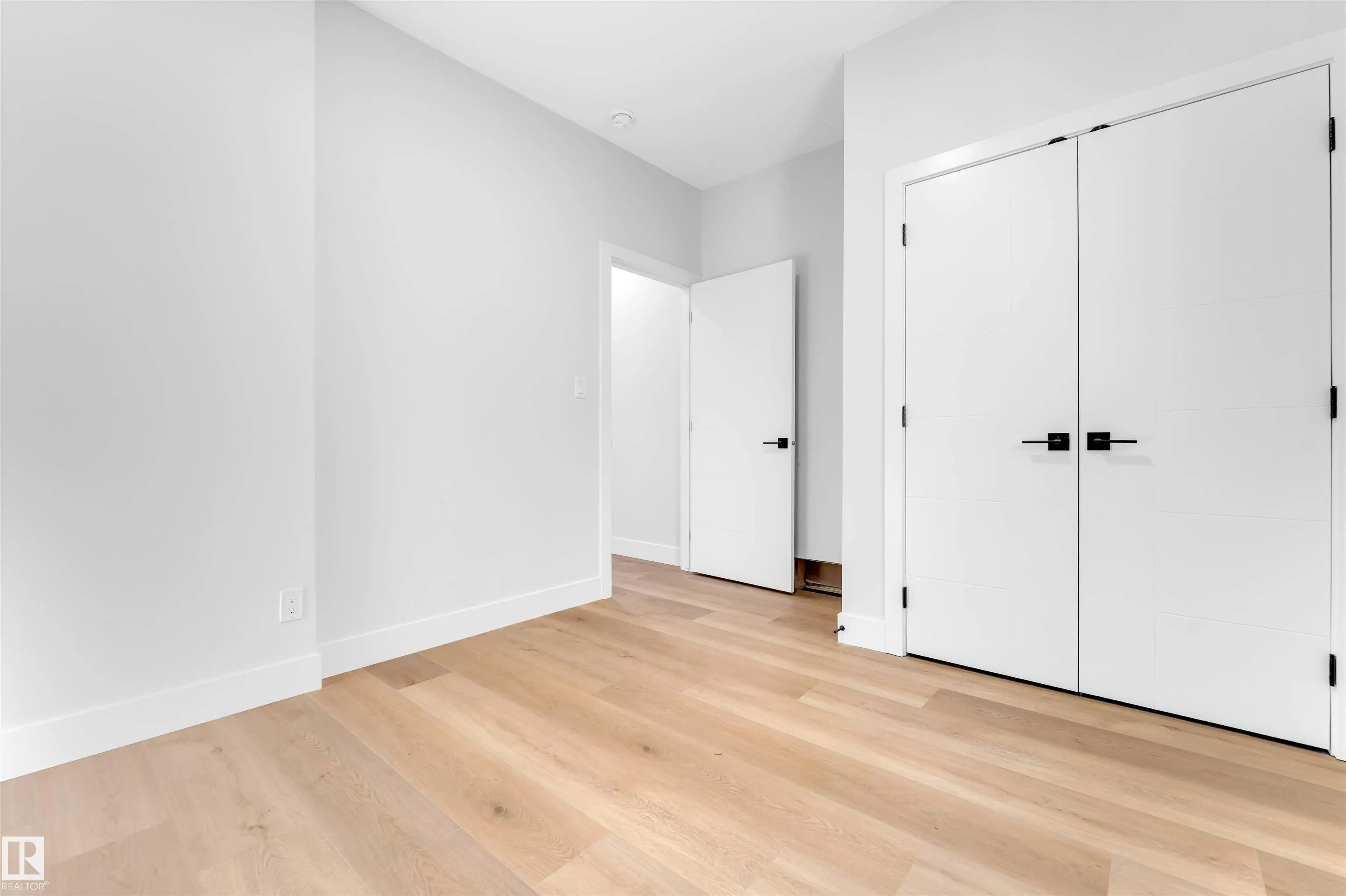 105 ELDRIDGE Point(e)