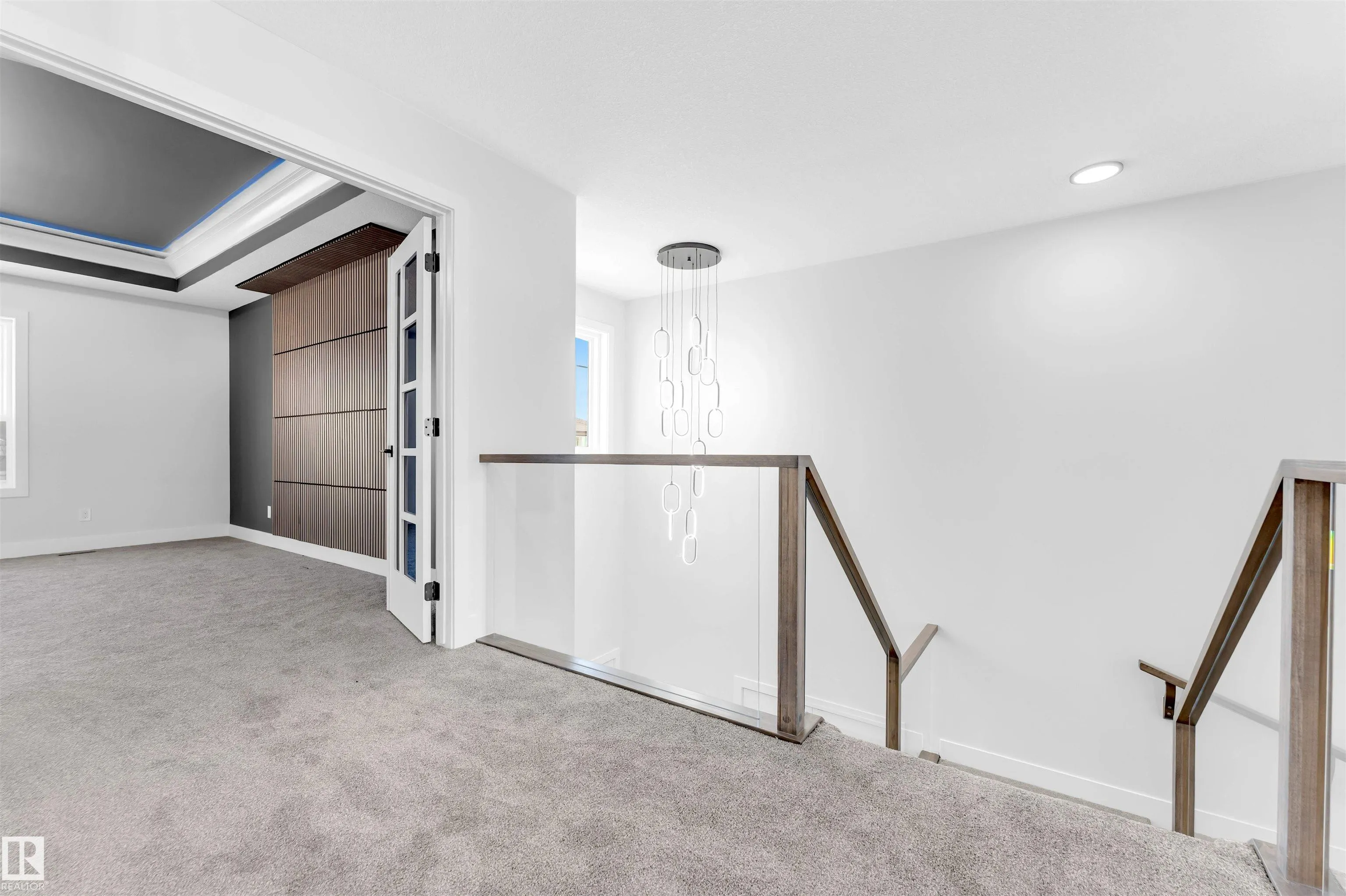105 ELDRIDGE Point(e)