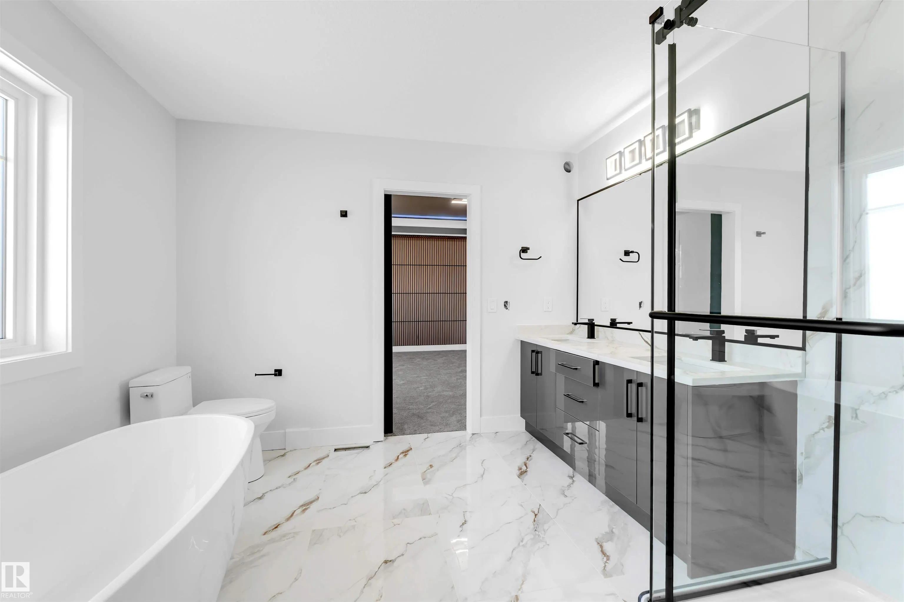 105 ELDRIDGE Point(e)