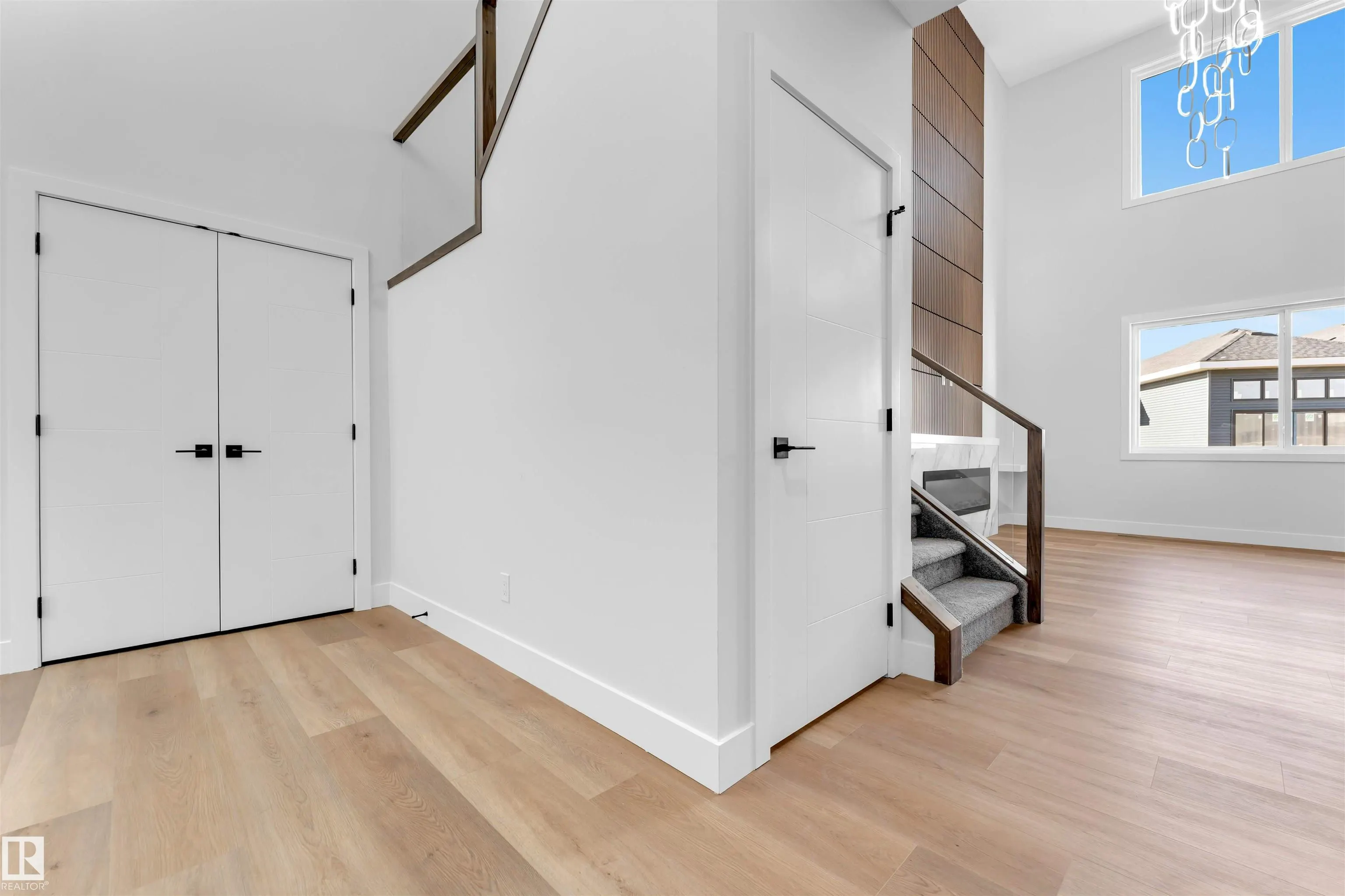 105 ELDRIDGE Point(e)