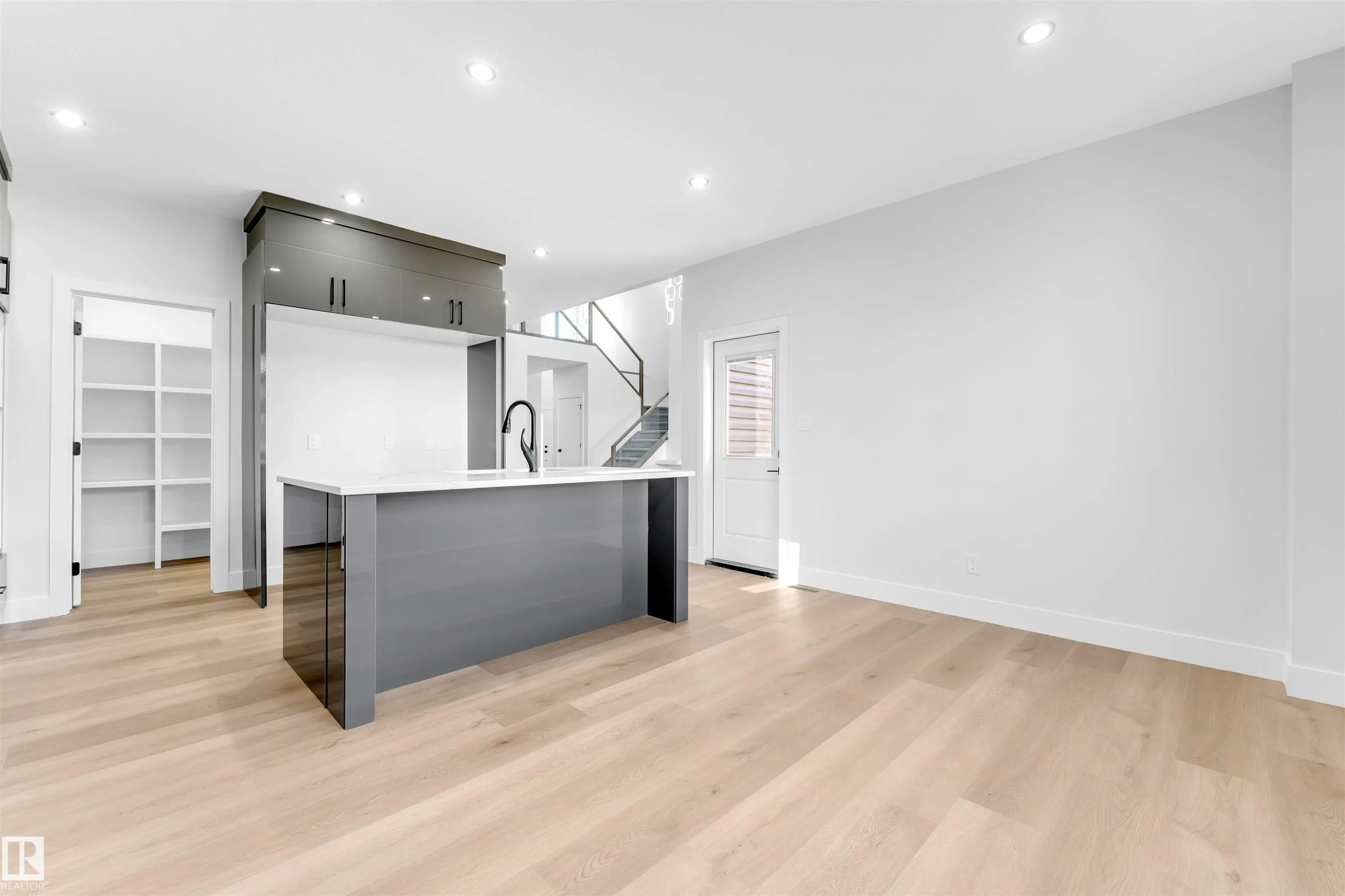 105 ELDRIDGE Point(e)