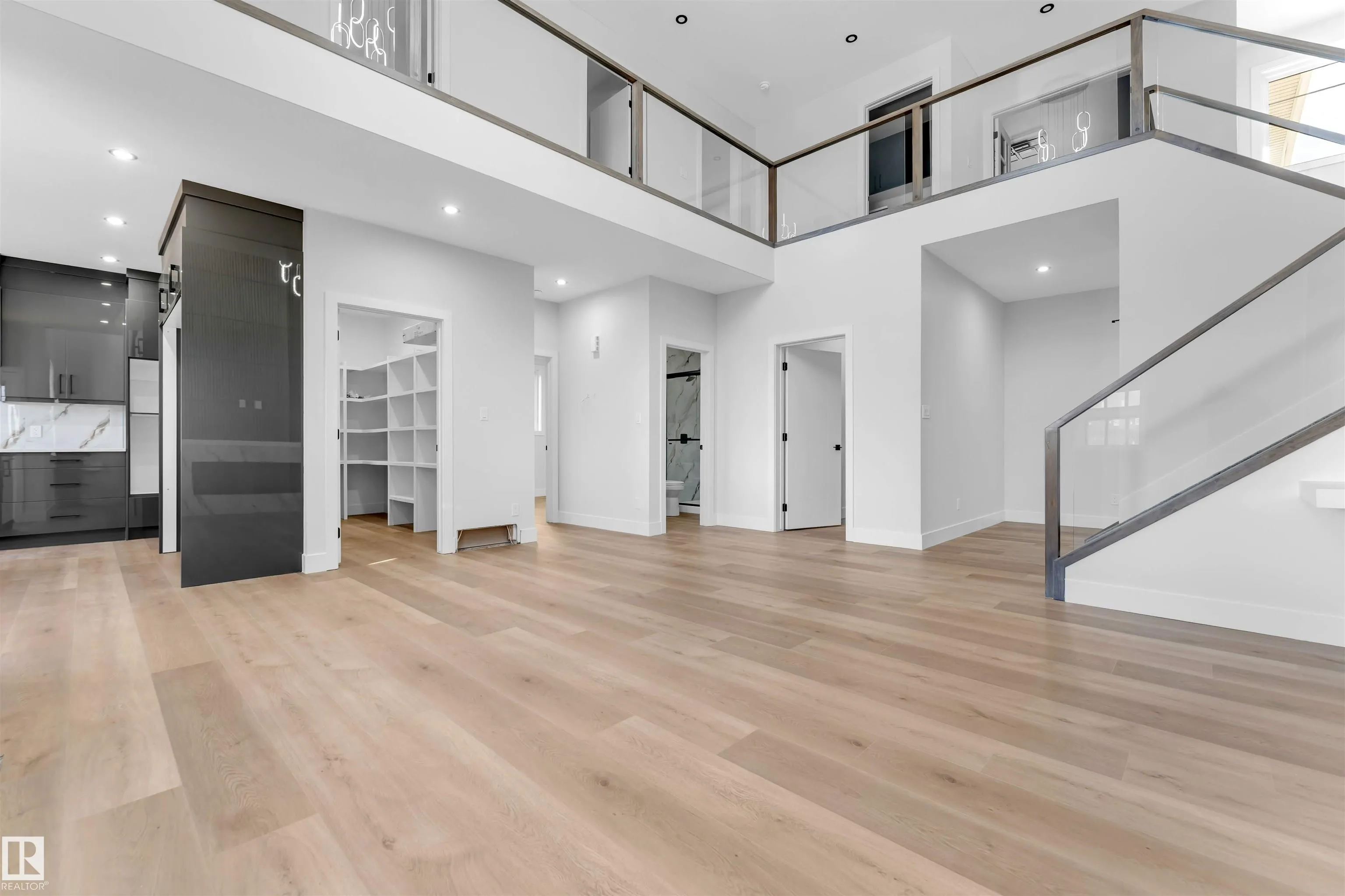 105 ELDRIDGE Point(e)