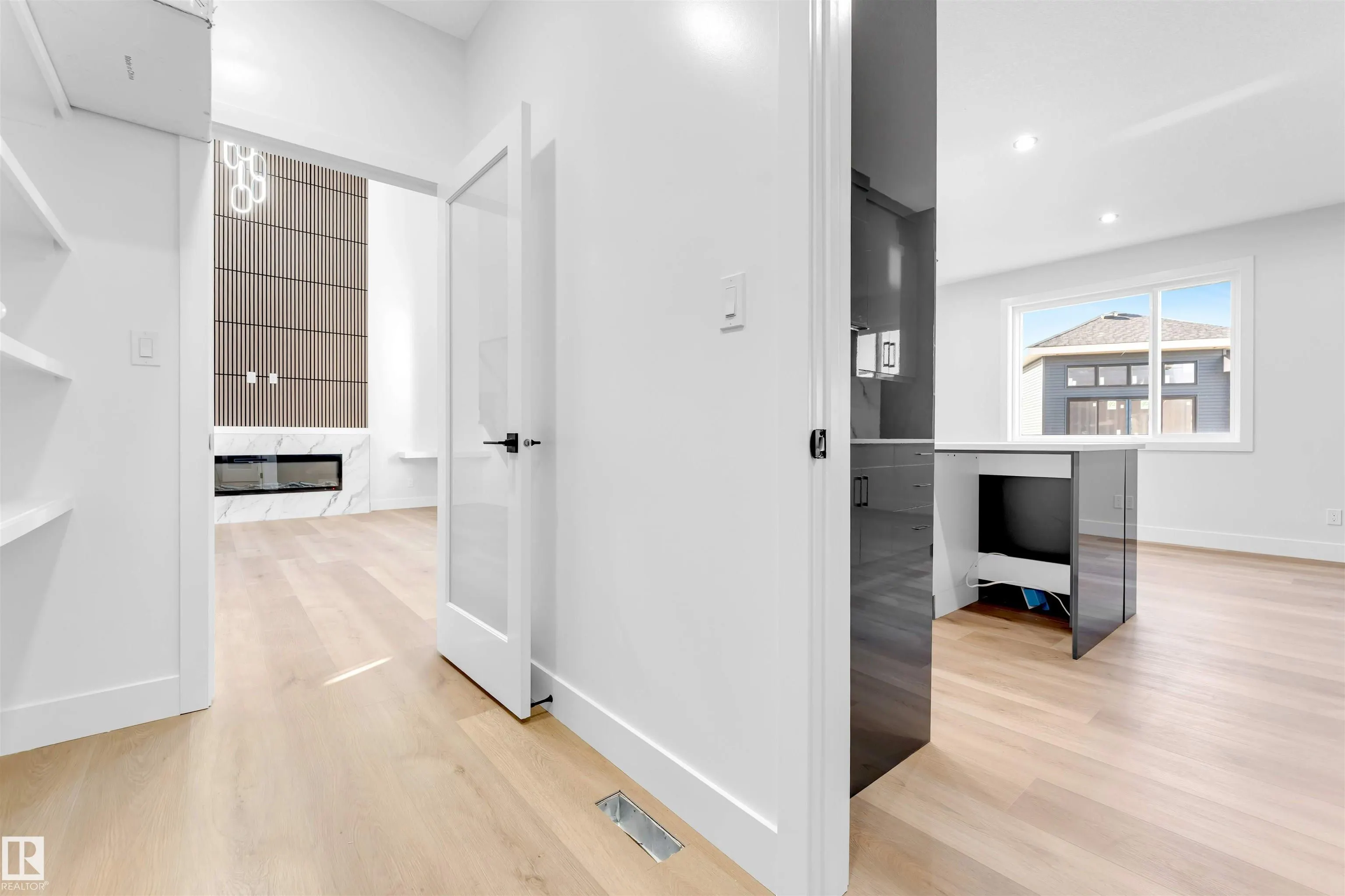 105 ELDRIDGE Point(e)