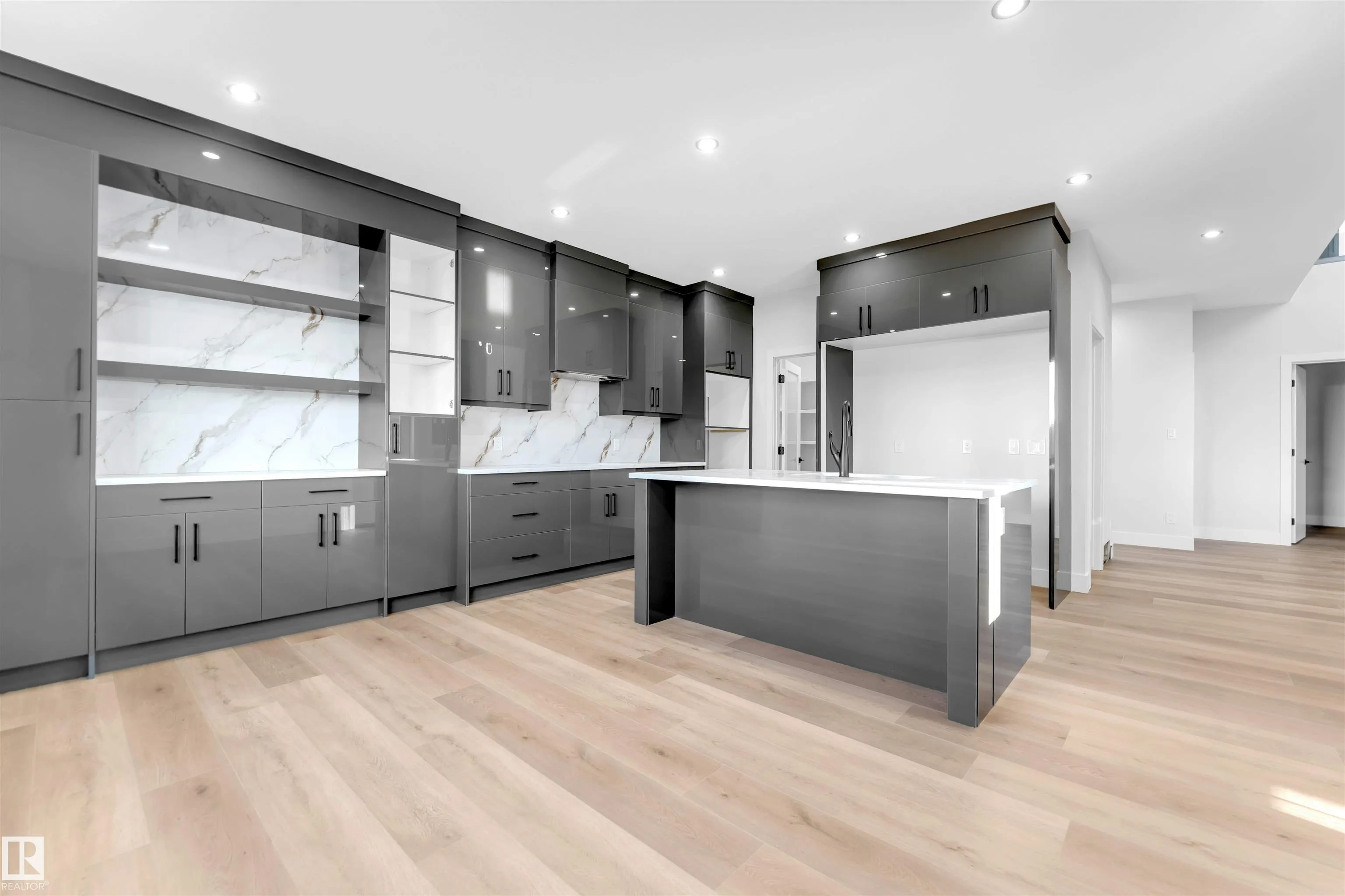 105 ELDRIDGE Point(e)
