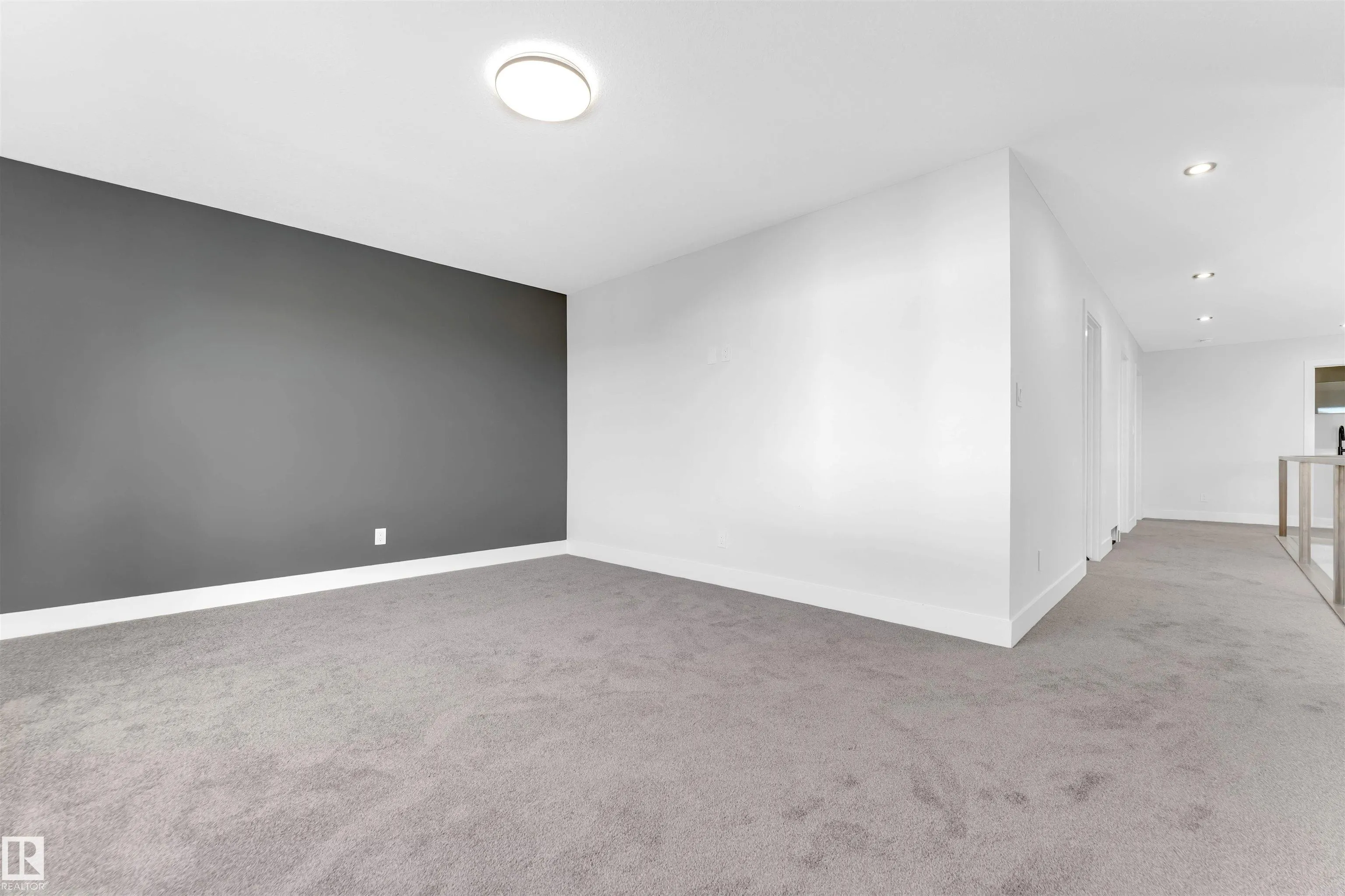 105 ELDRIDGE Point(e)