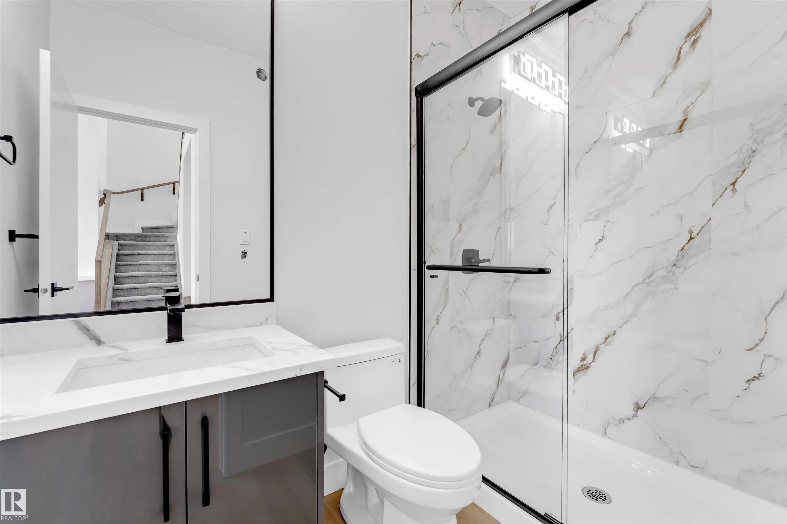 105 ELDRIDGE Point(e)