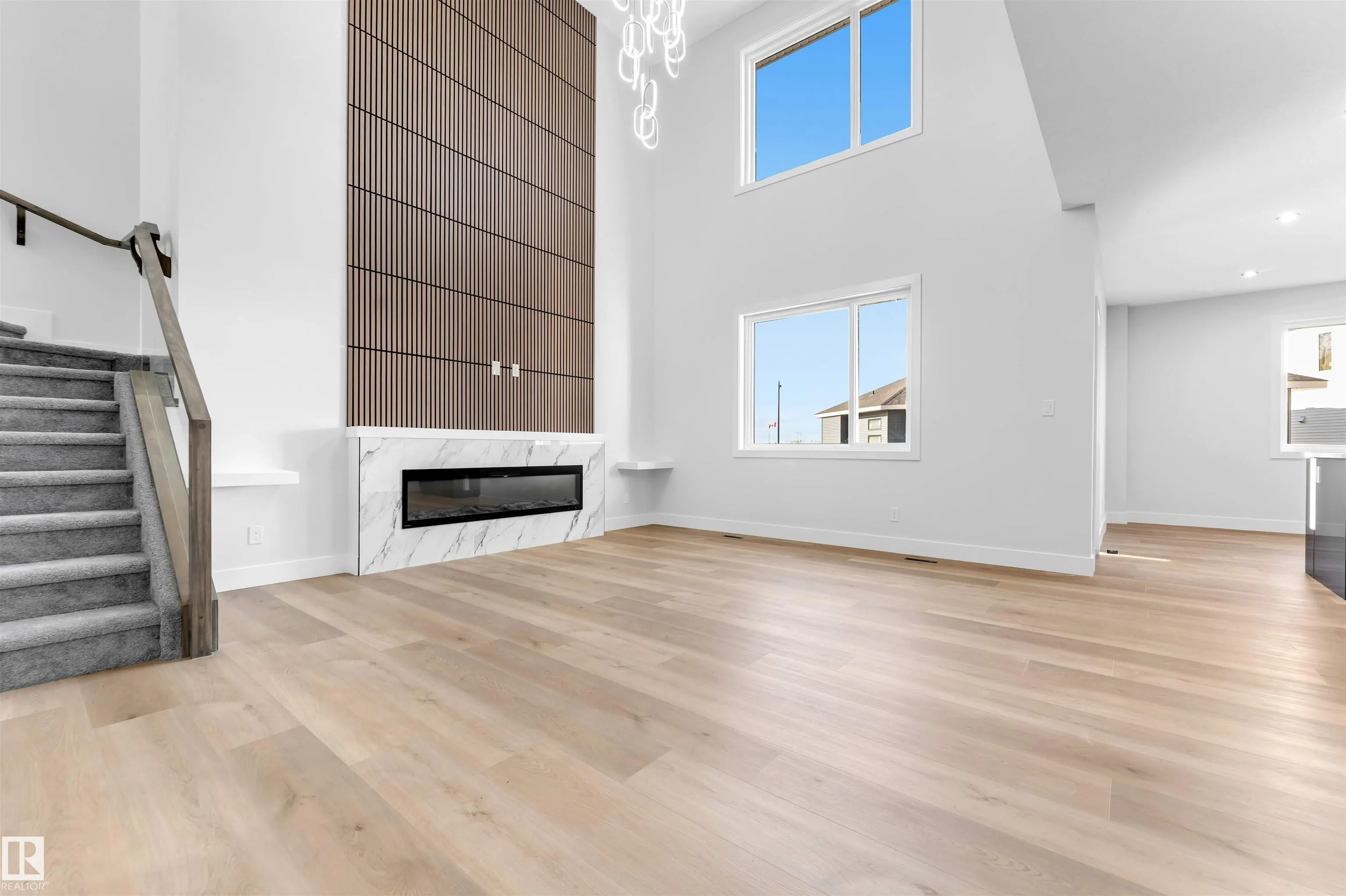 105 ELDRIDGE Point(e)