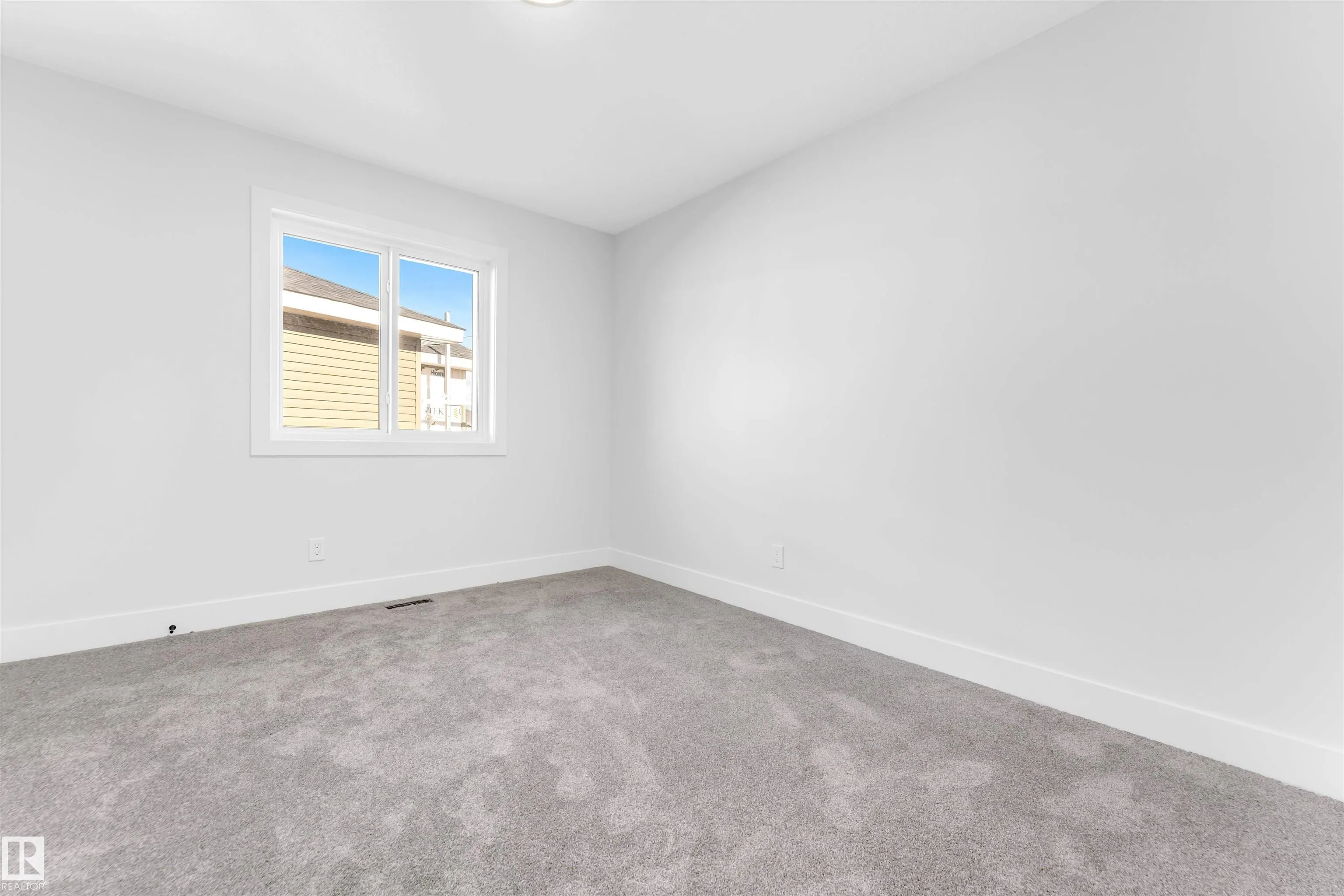 105 ELDRIDGE Point(e)