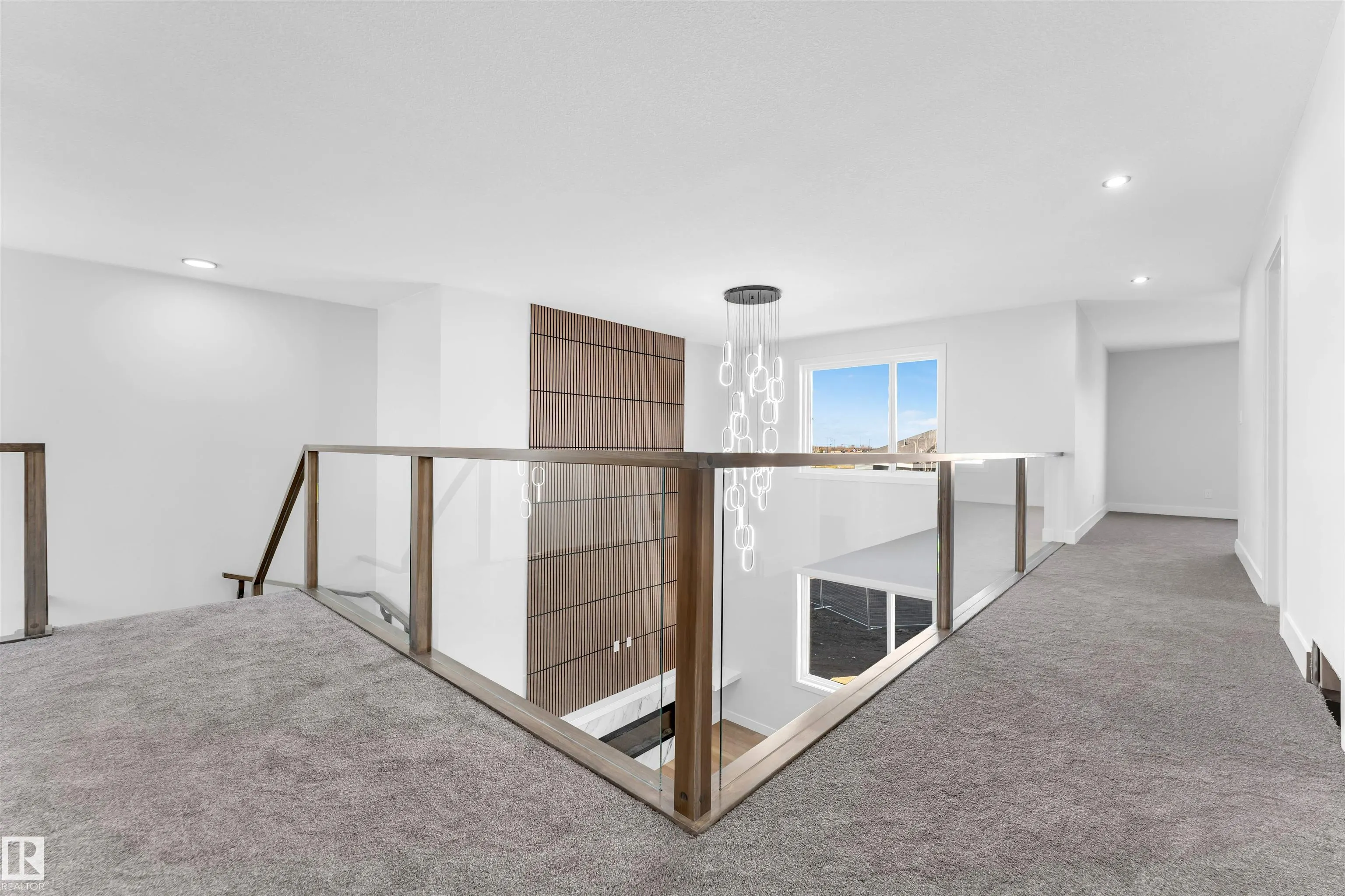 105 ELDRIDGE Point(e)