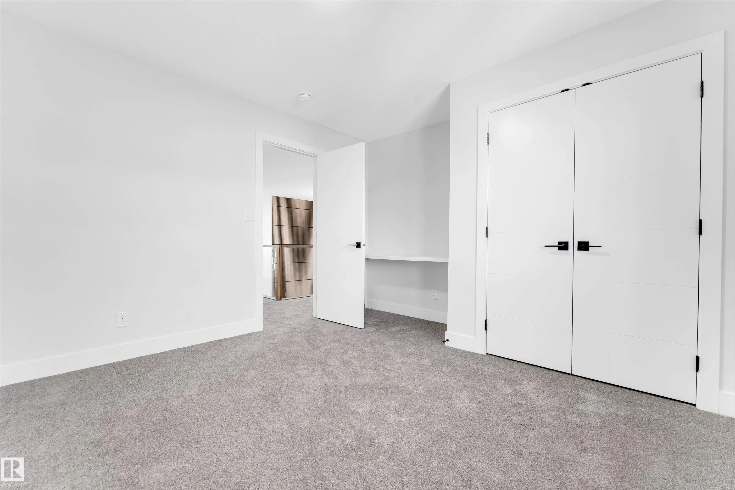 105 ELDRIDGE Point(e)