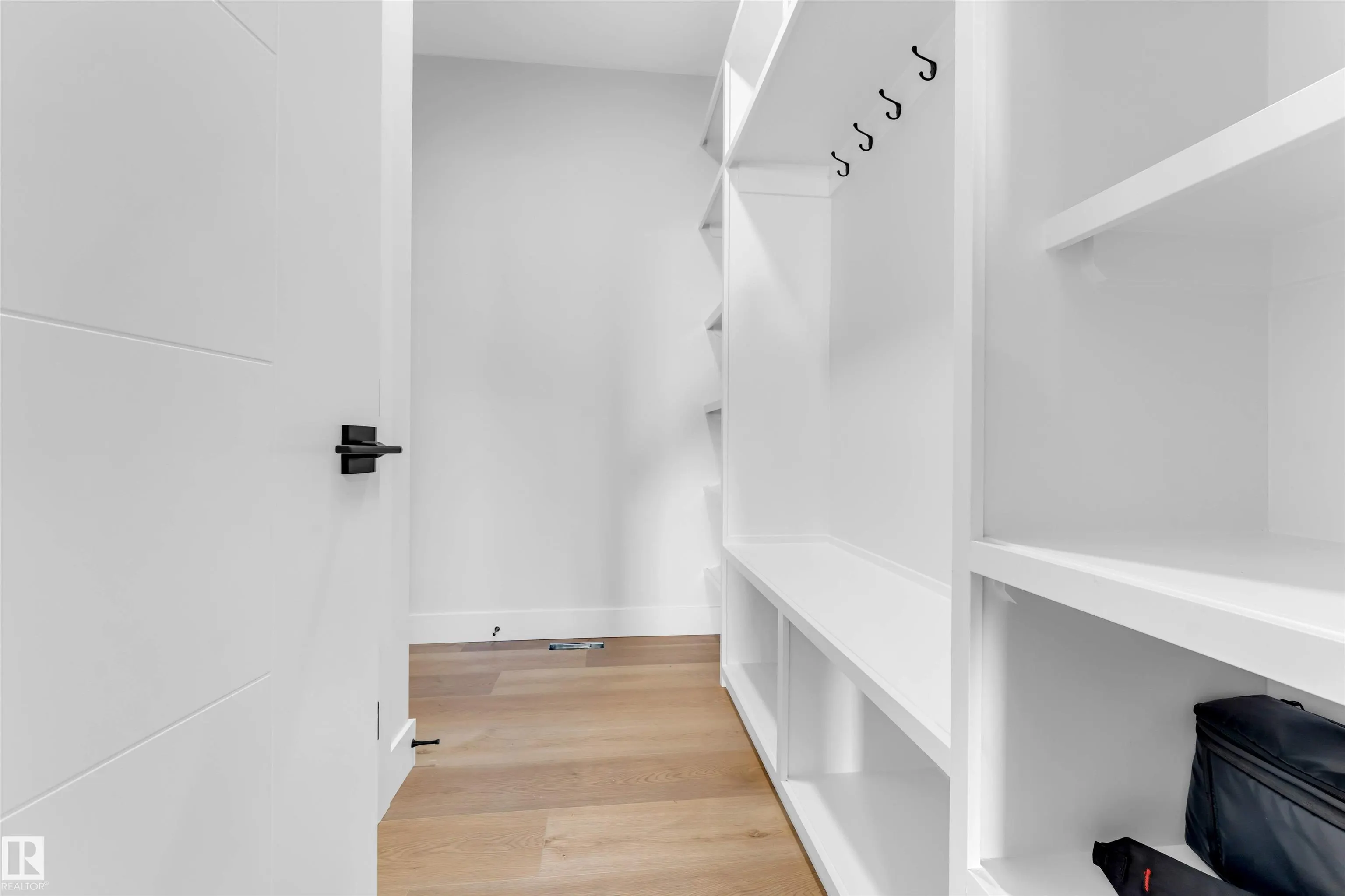 105 ELDRIDGE Point(e)