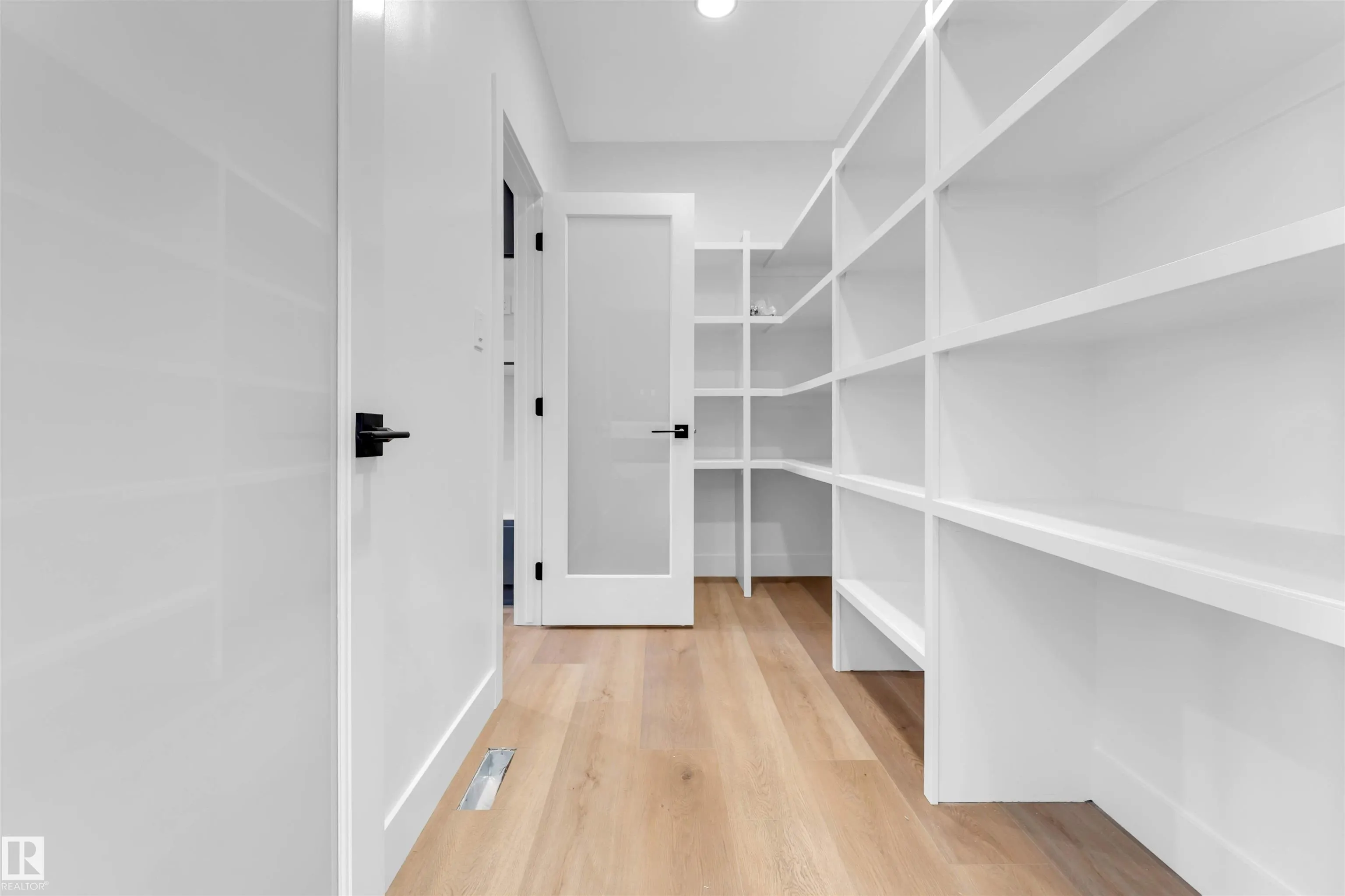 105 ELDRIDGE Point(e)