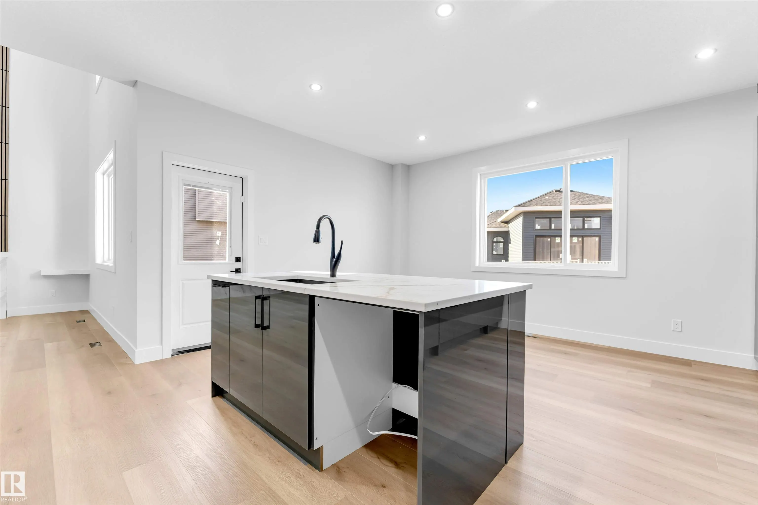 105 ELDRIDGE Point(e)