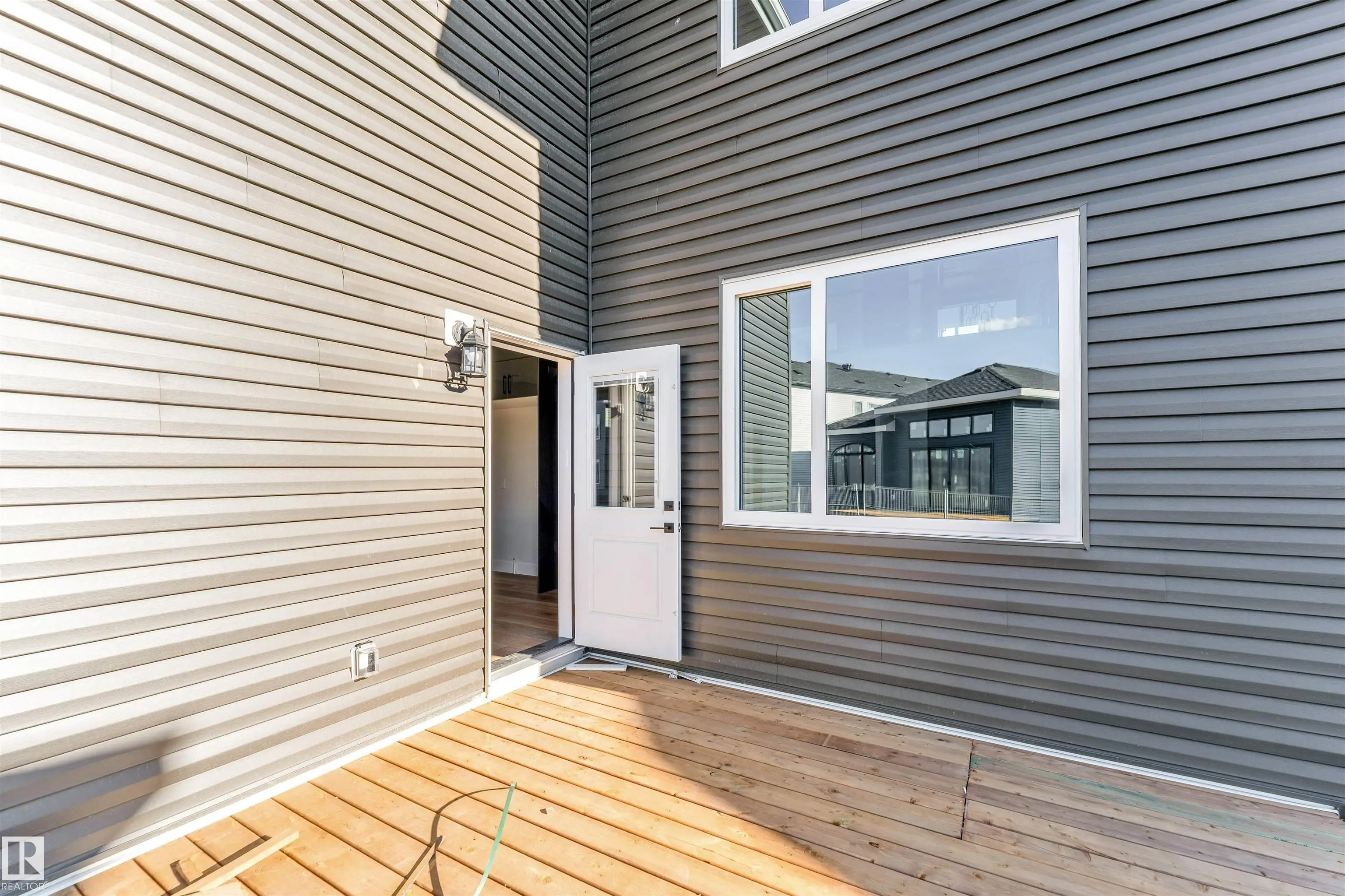 105 ELDRIDGE Point(e)