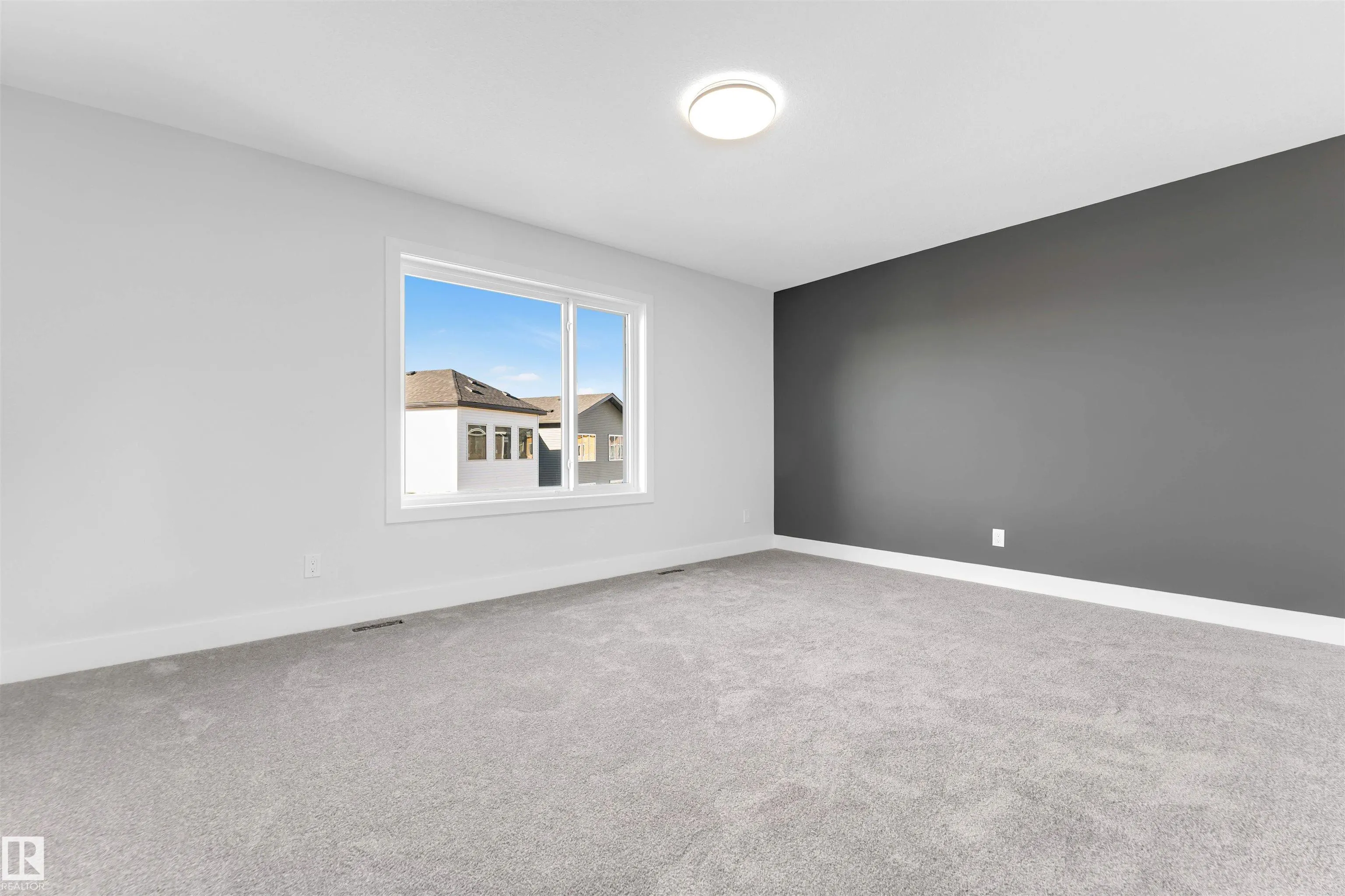 105 ELDRIDGE Point(e)