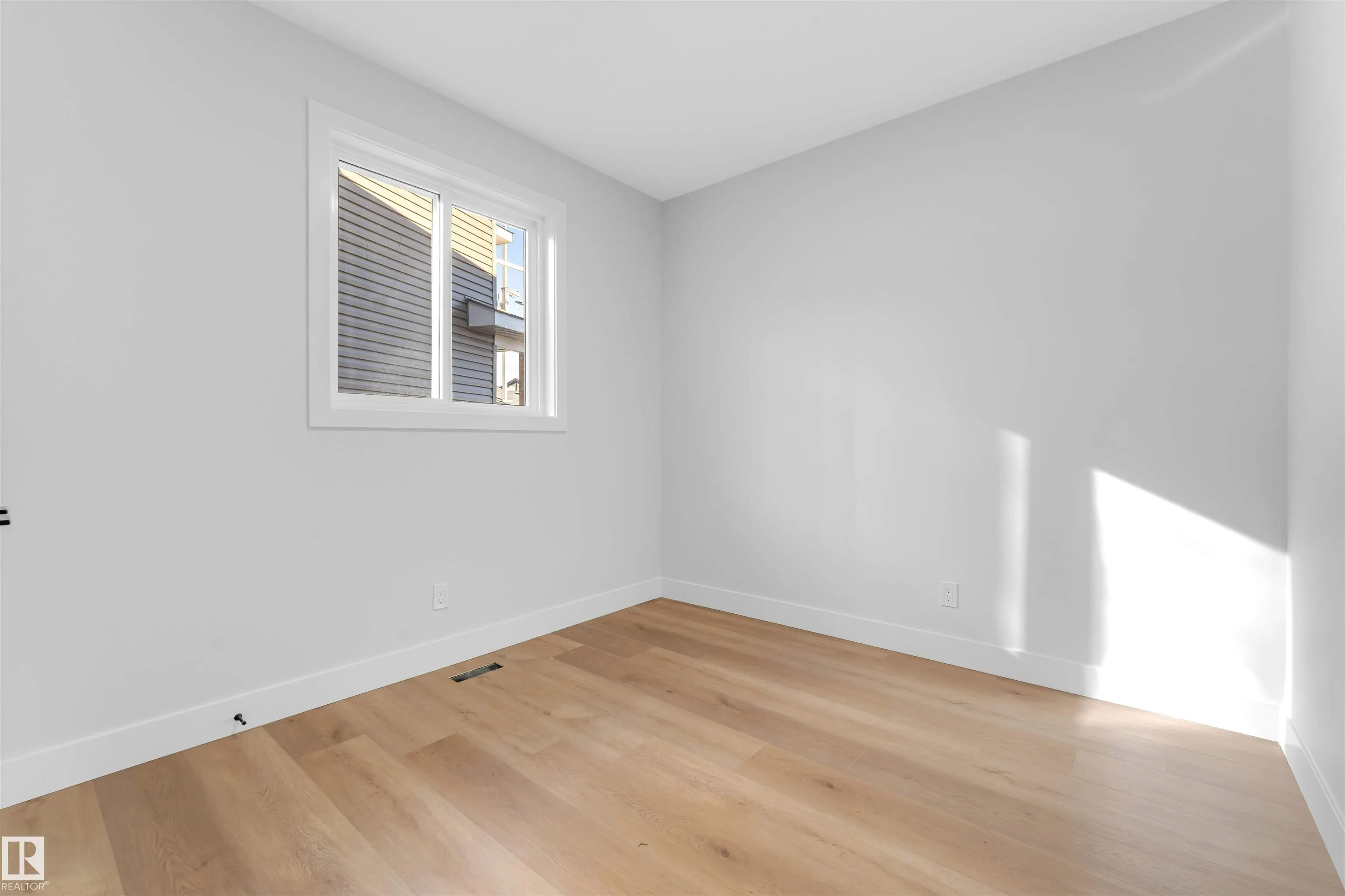 105 ELDRIDGE Point(e)