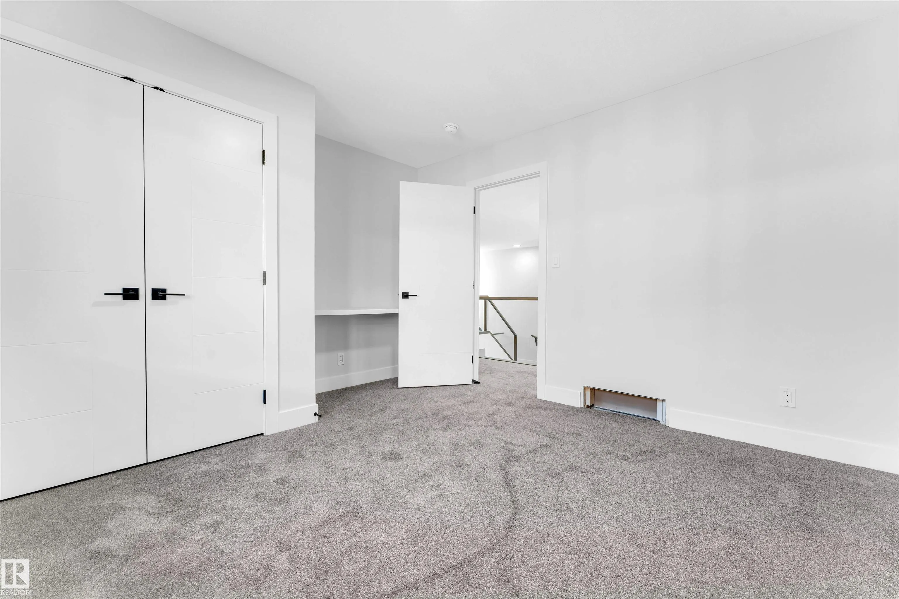 105 ELDRIDGE Point(e)