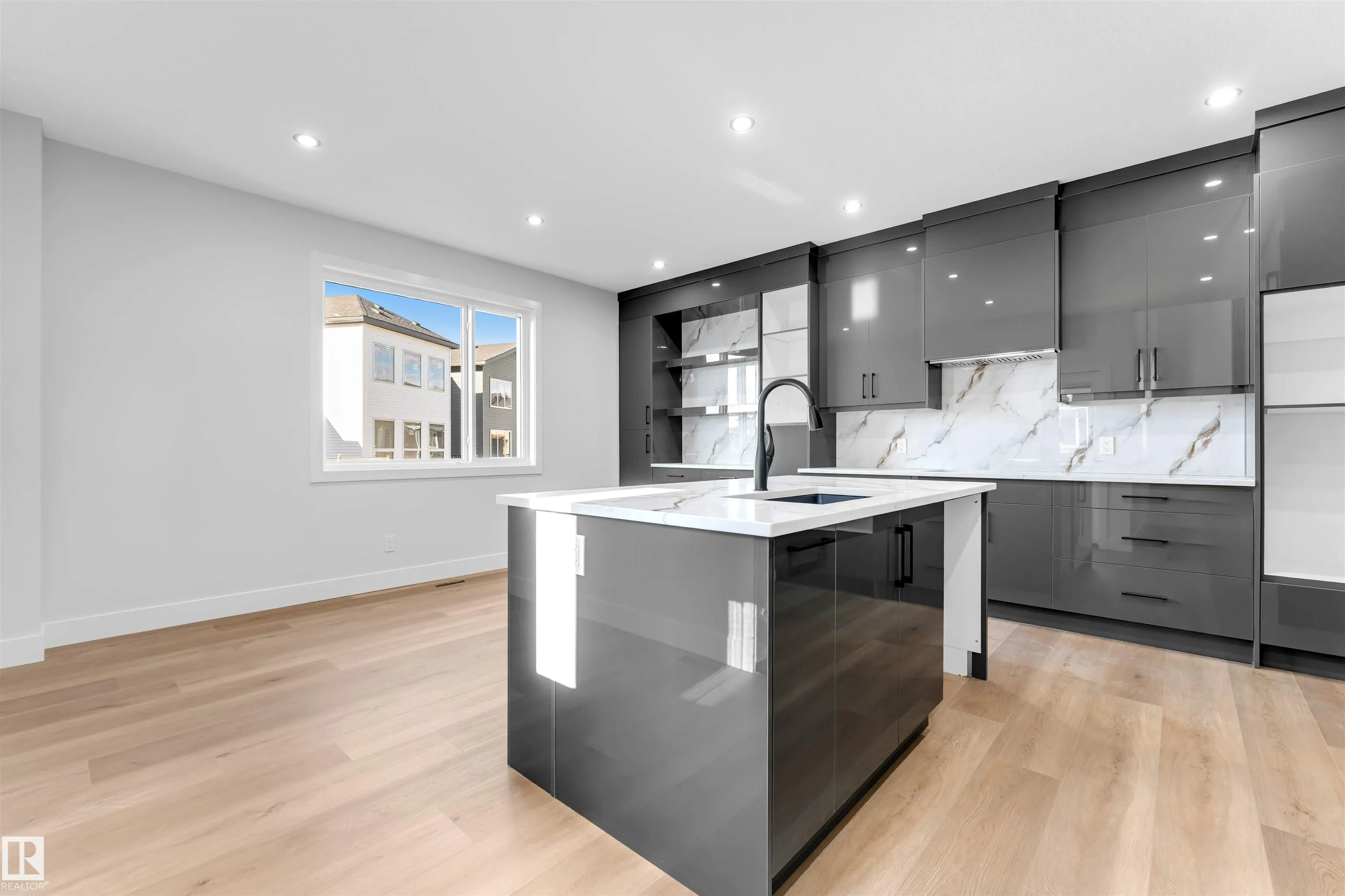 105 ELDRIDGE Point(e)
