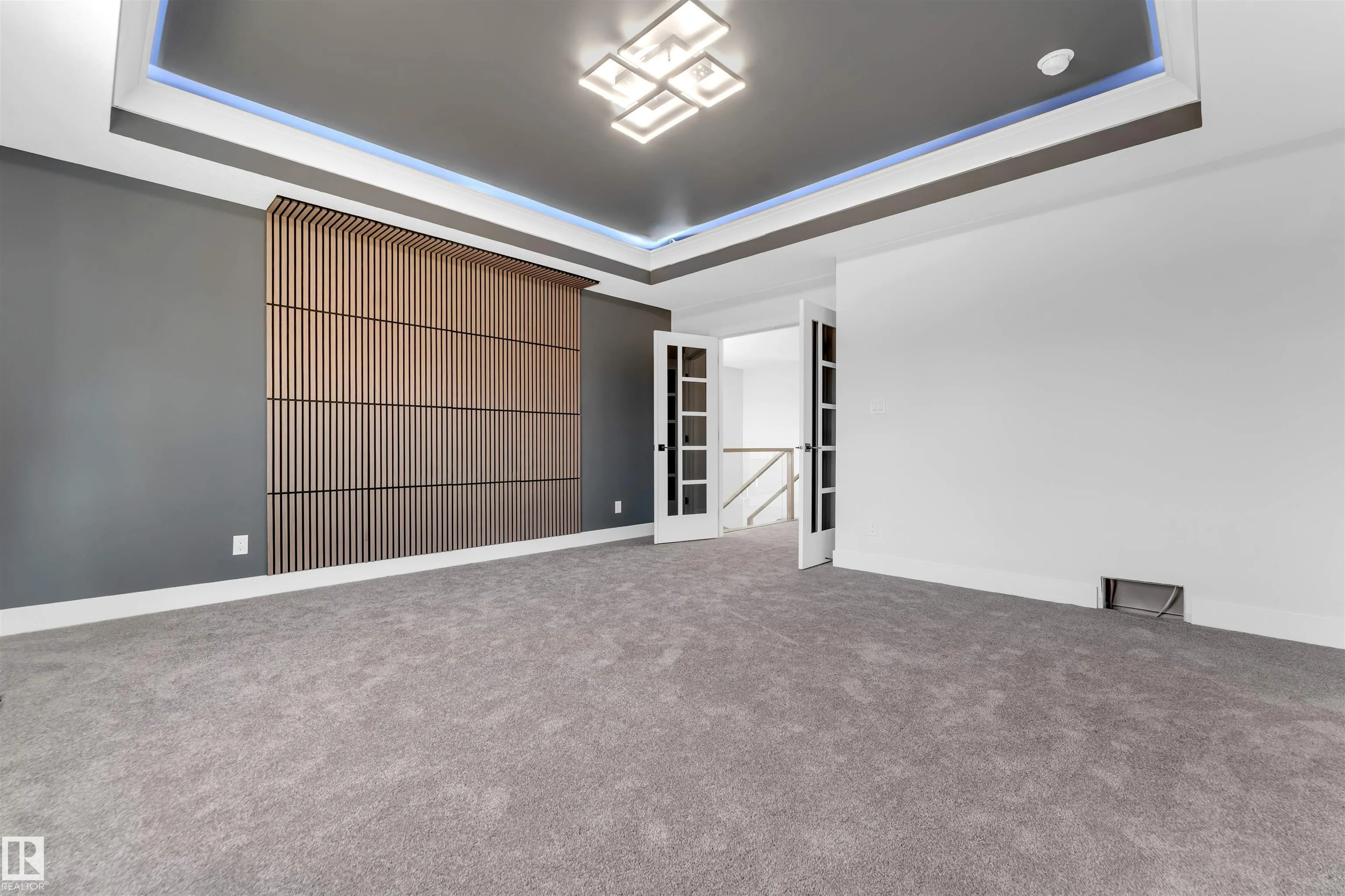 105 ELDRIDGE Point(e)