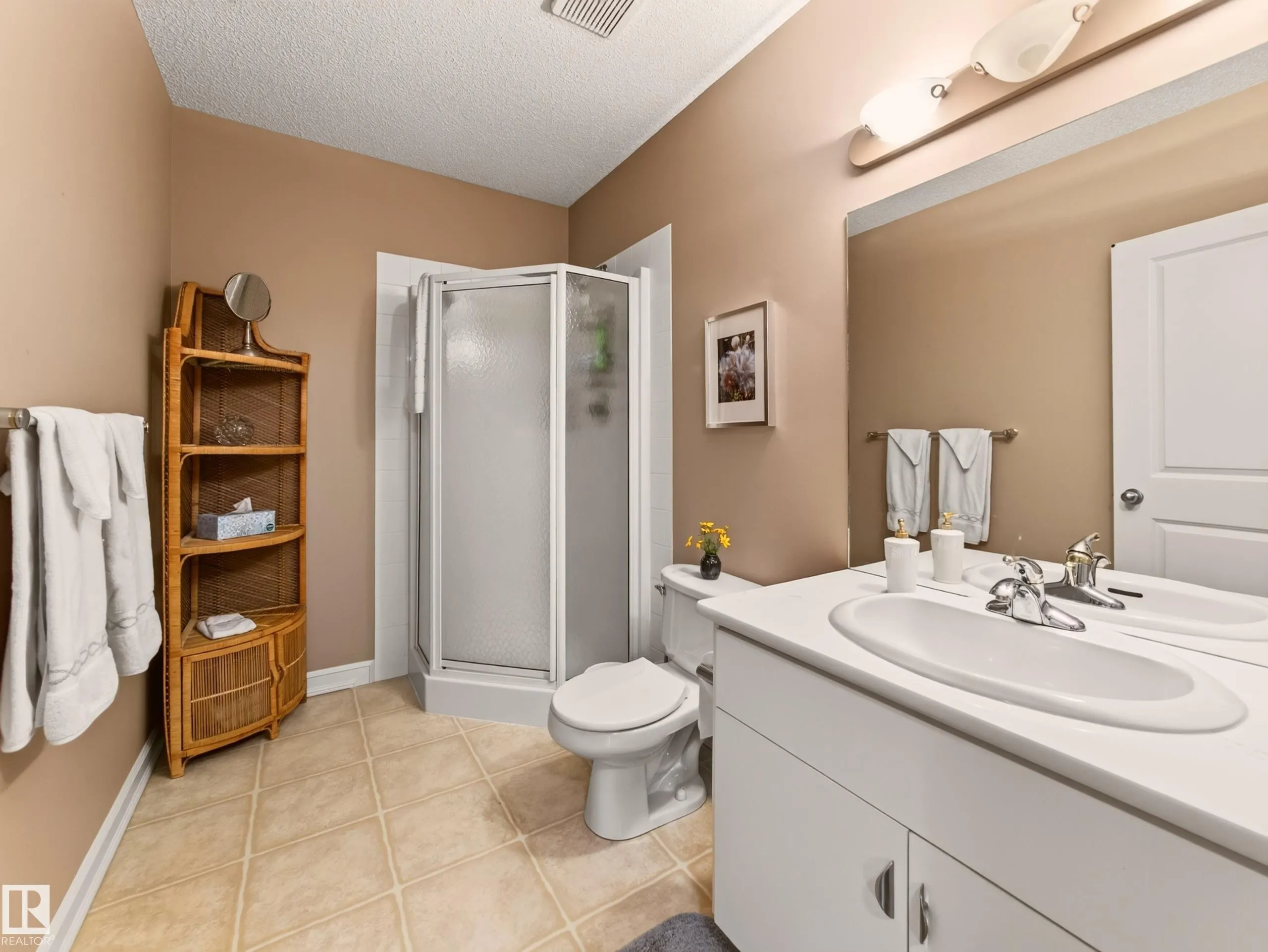 40 MEADOWVIEW Point(e)