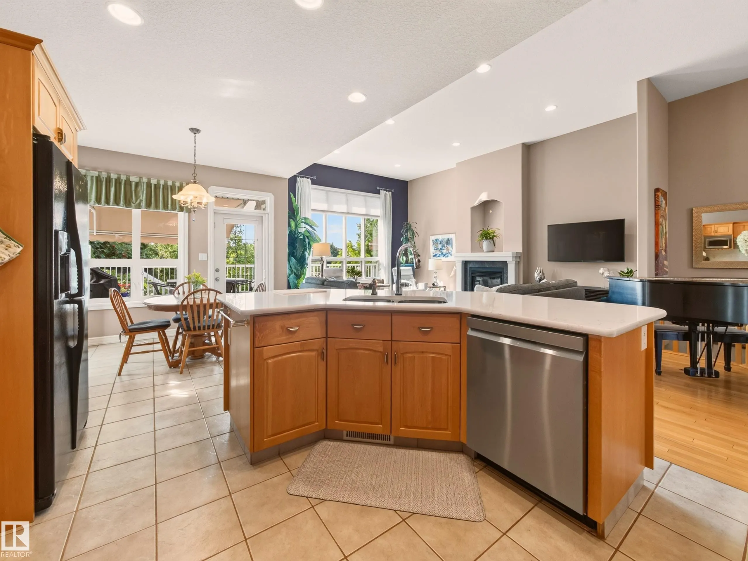 40 MEADOWVIEW Point(e)