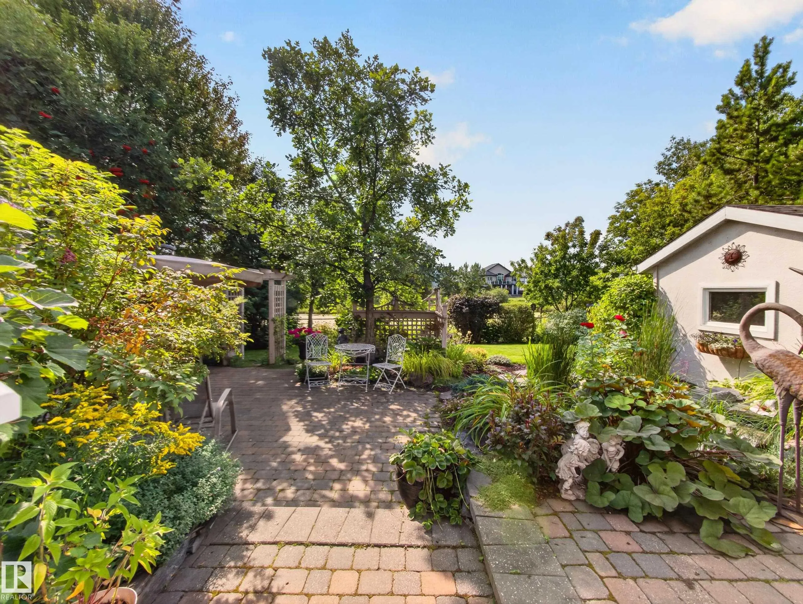 40 MEADOWVIEW Point(e)