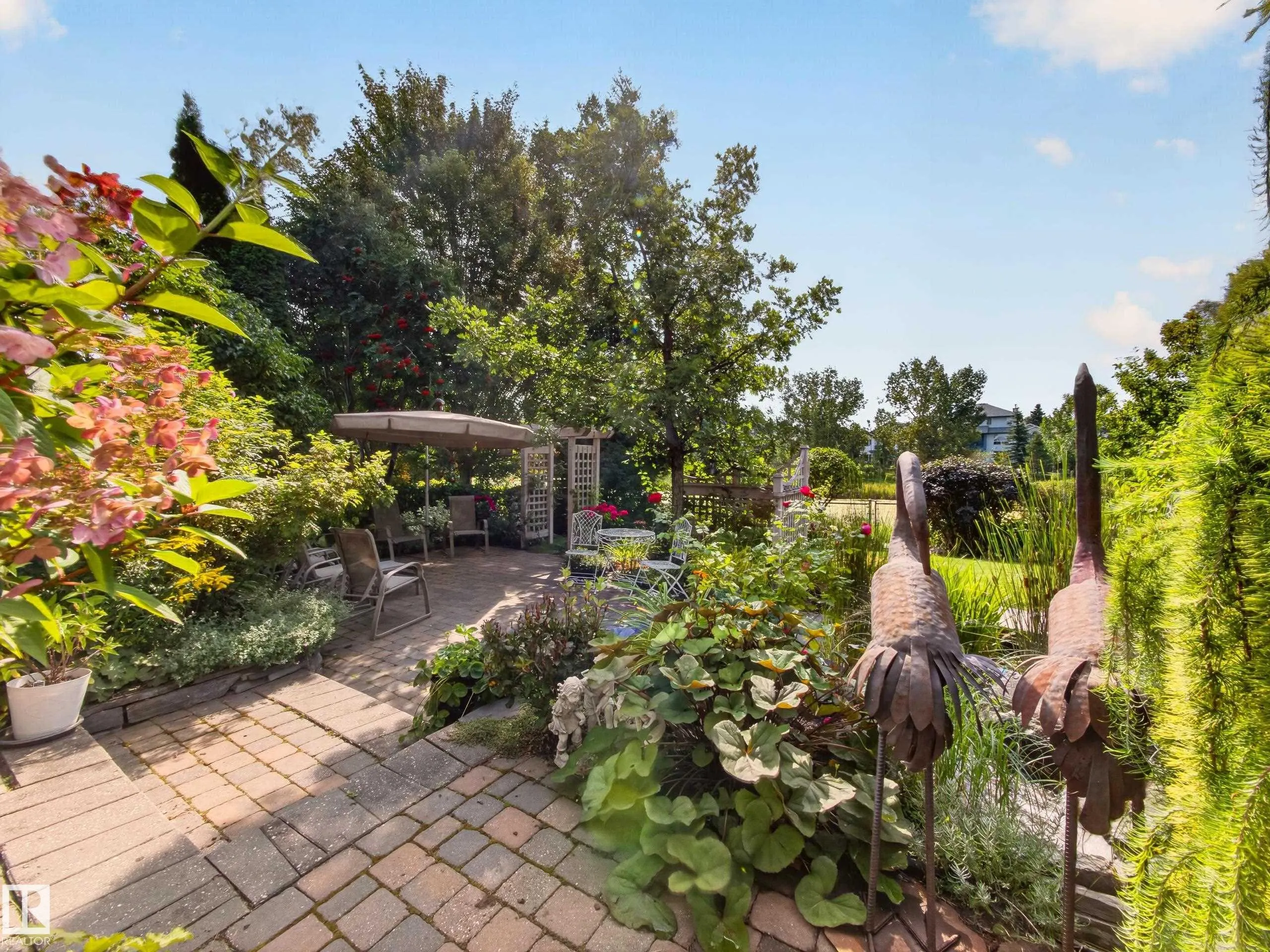 40 MEADOWVIEW Point(e)
