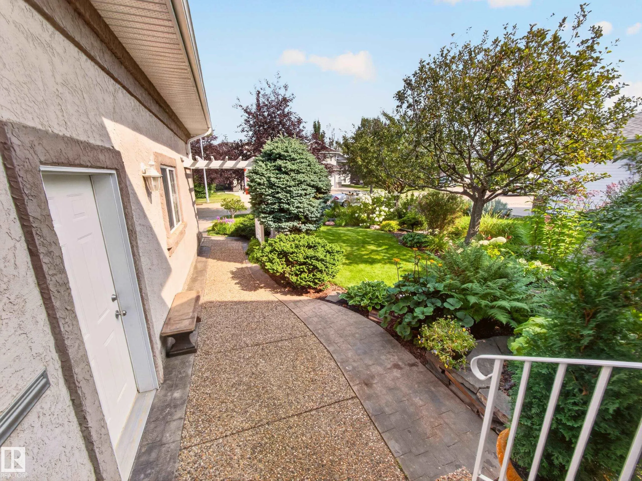 40 MEADOWVIEW Point(e)