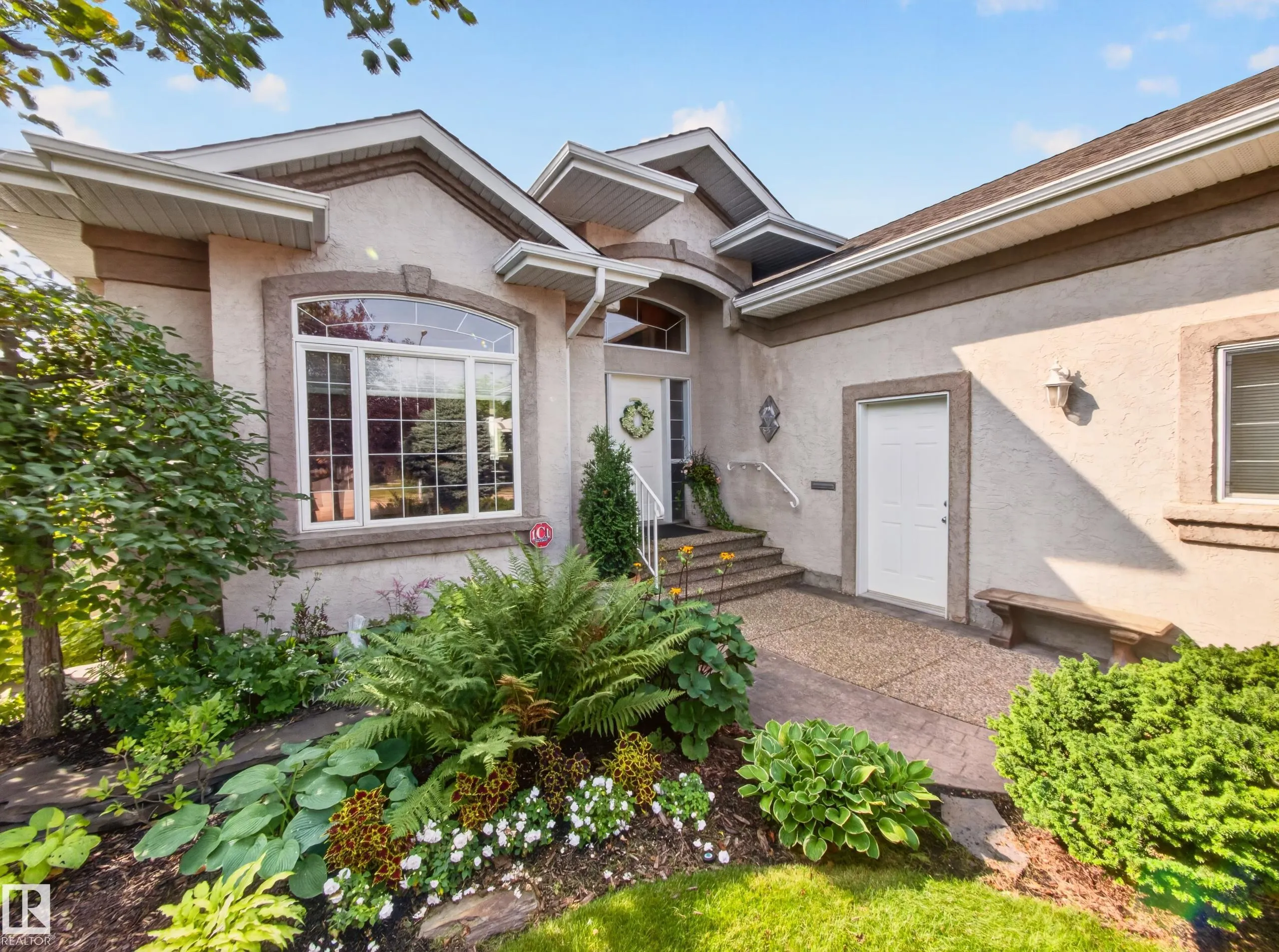 40 MEADOWVIEW Point(e)