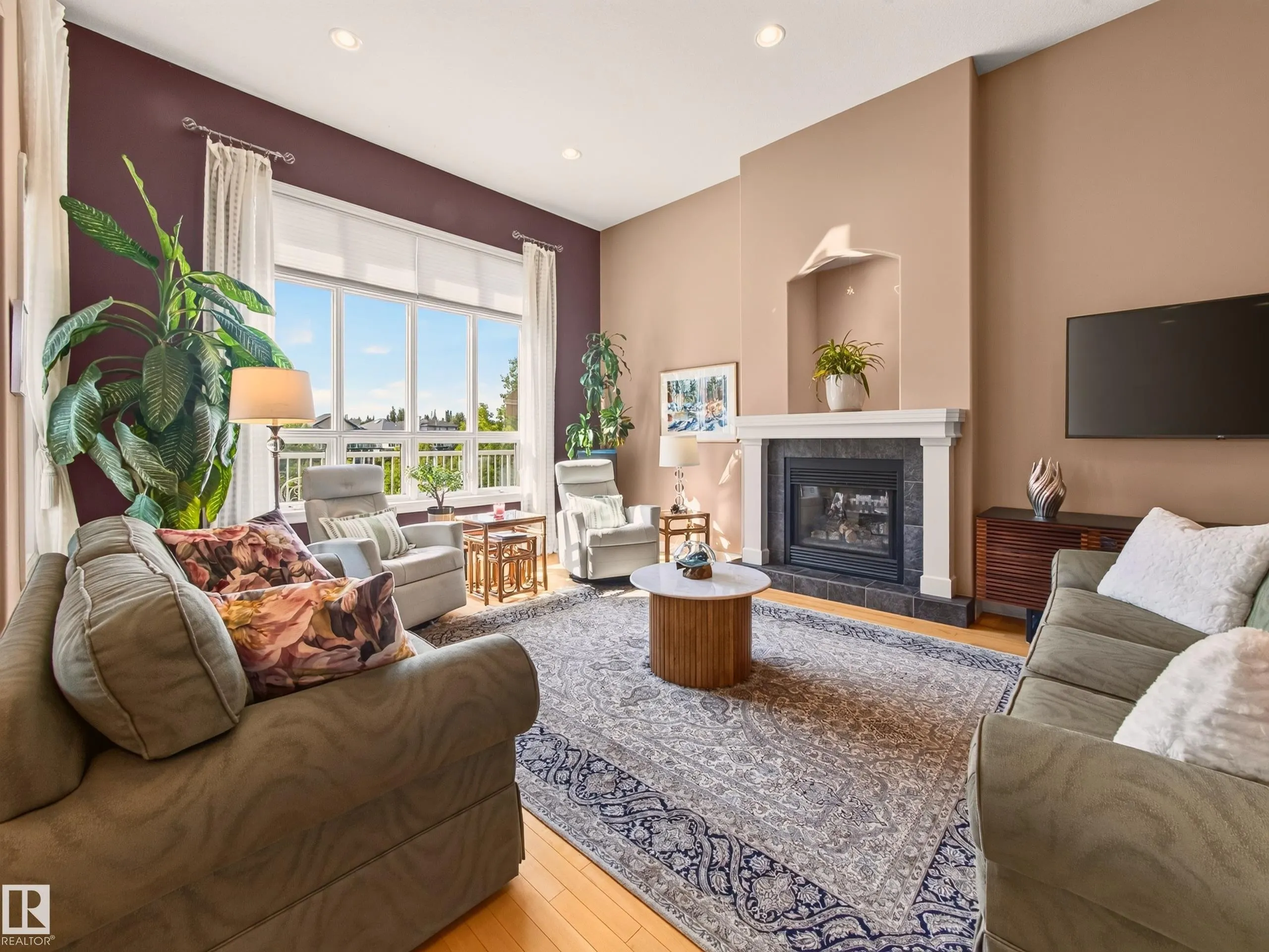 40 MEADOWVIEW Point(e)