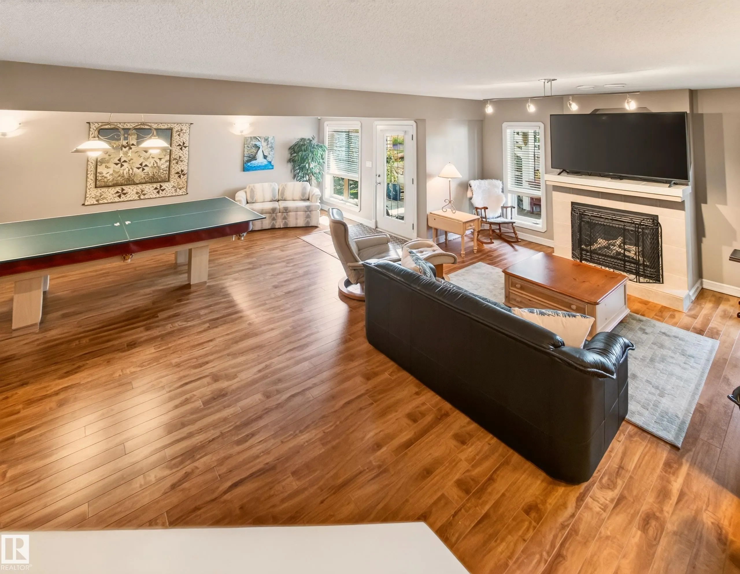 40 MEADOWVIEW Point(e)