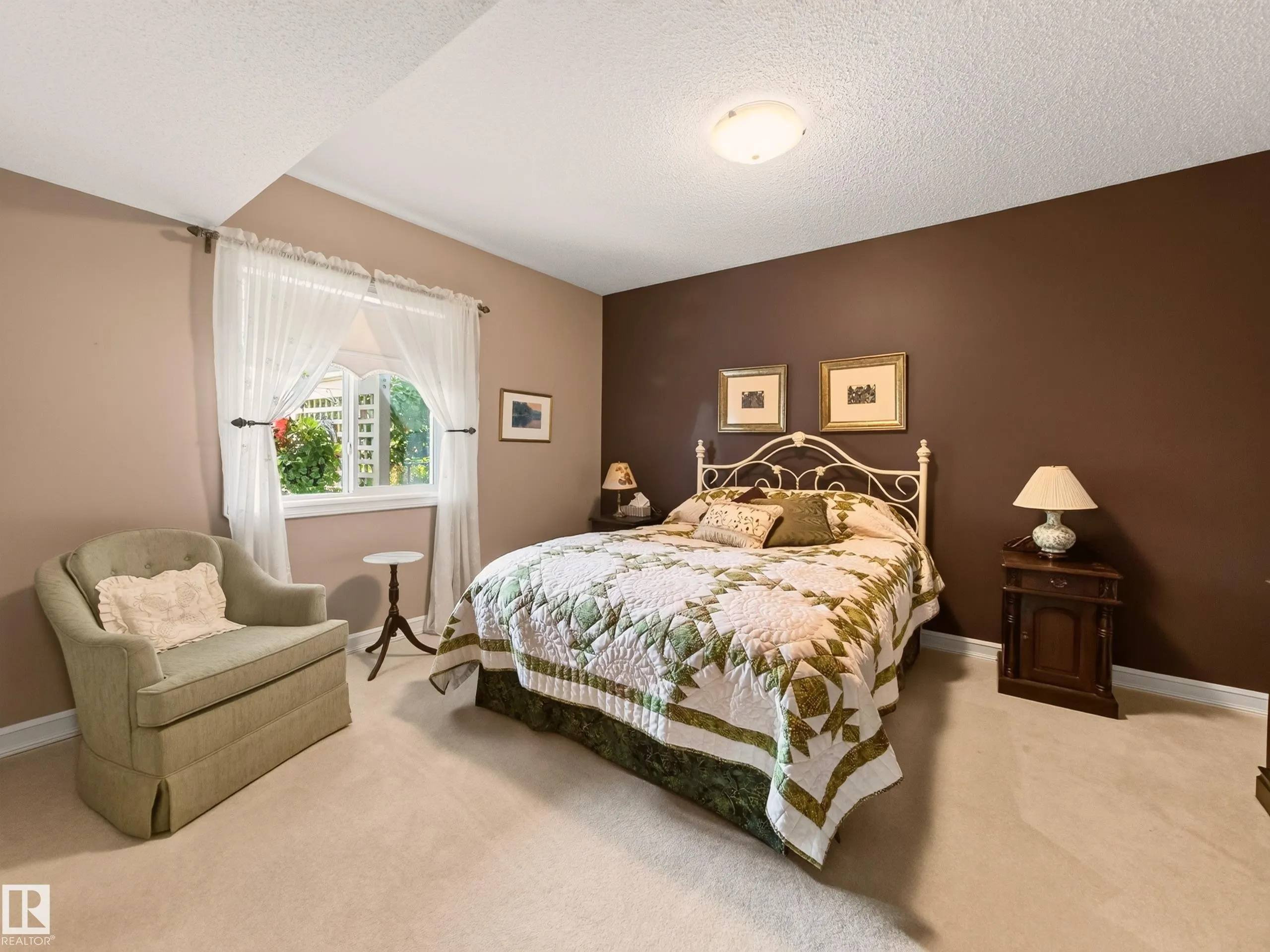 40 MEADOWVIEW Point(e)