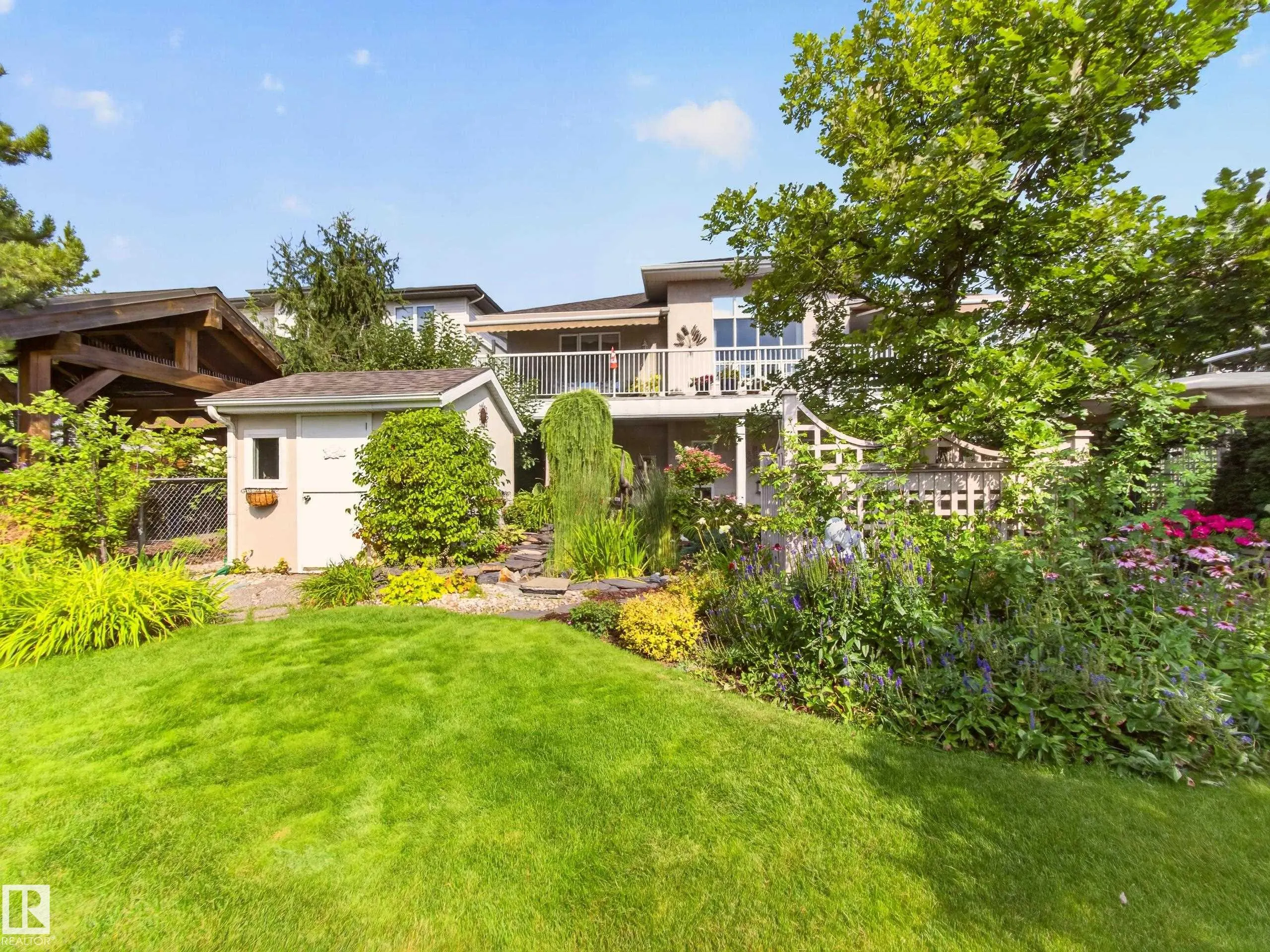 40 MEADOWVIEW Point(e)
