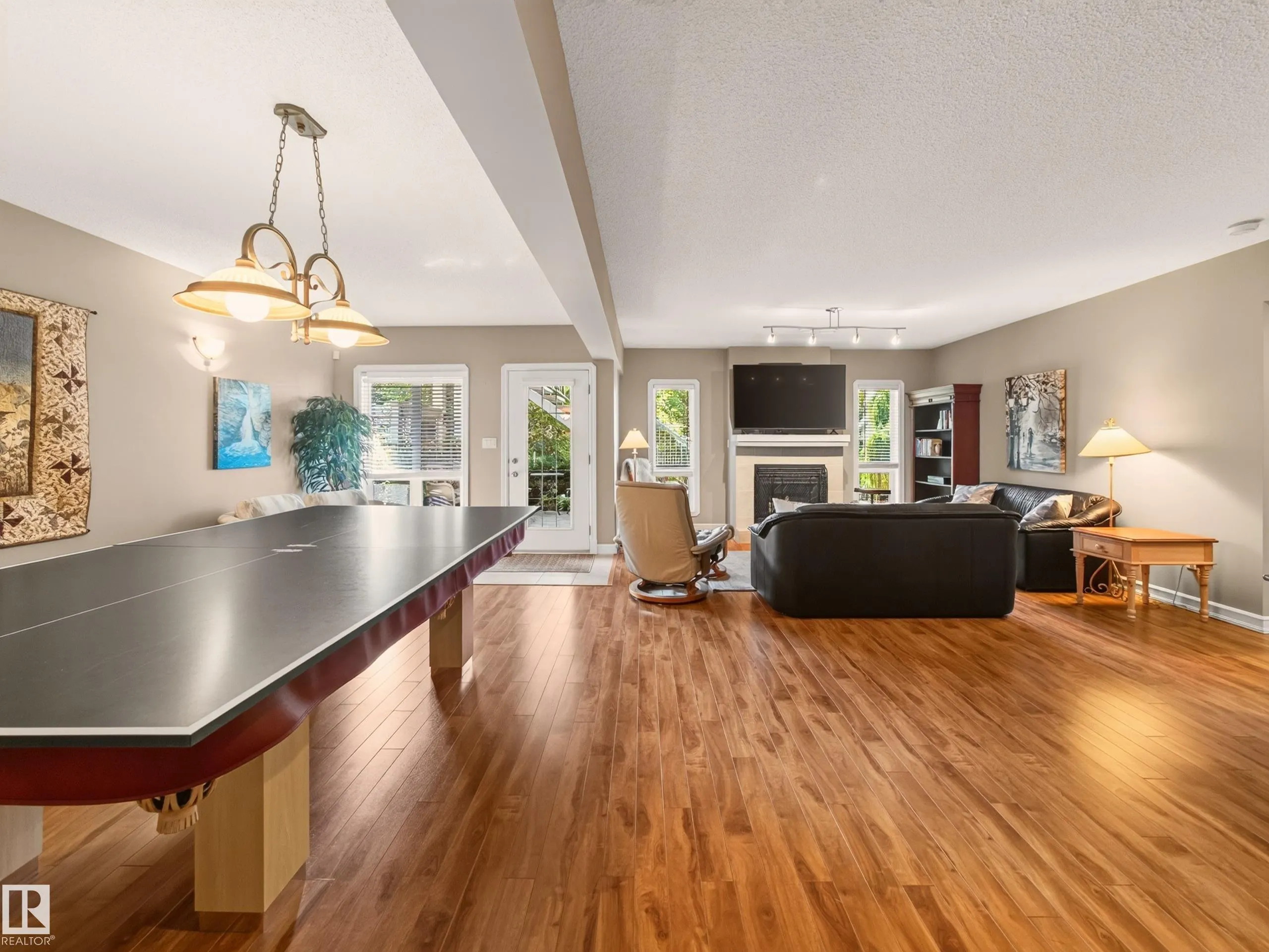 40 MEADOWVIEW Point(e)