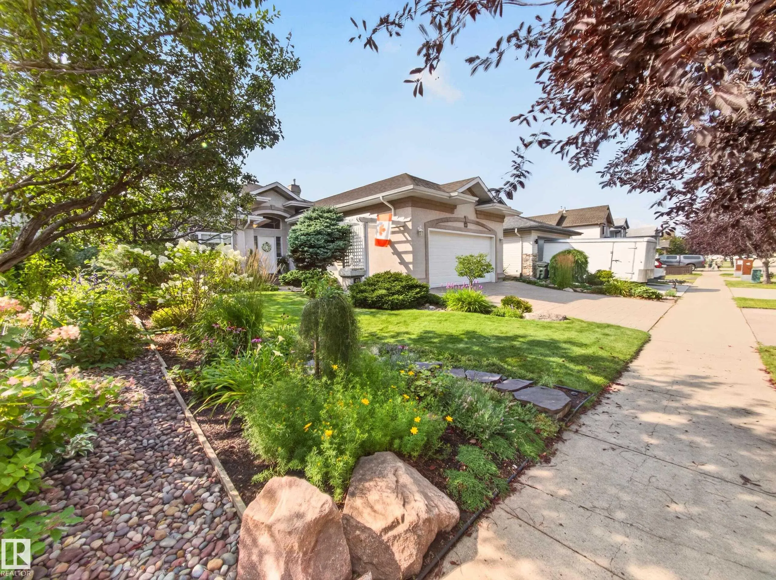 40 MEADOWVIEW Point(e)