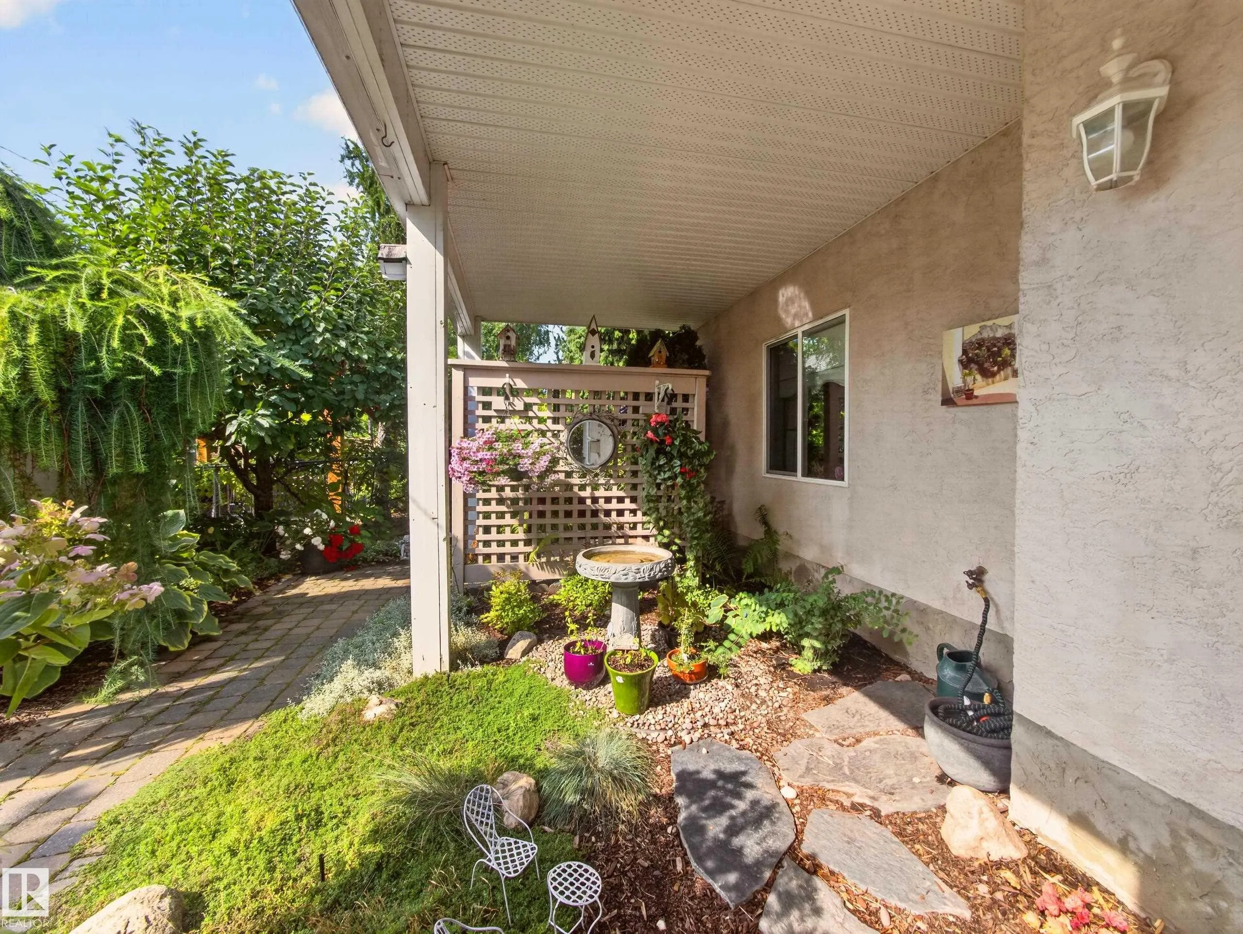 40 MEADOWVIEW Point(e)