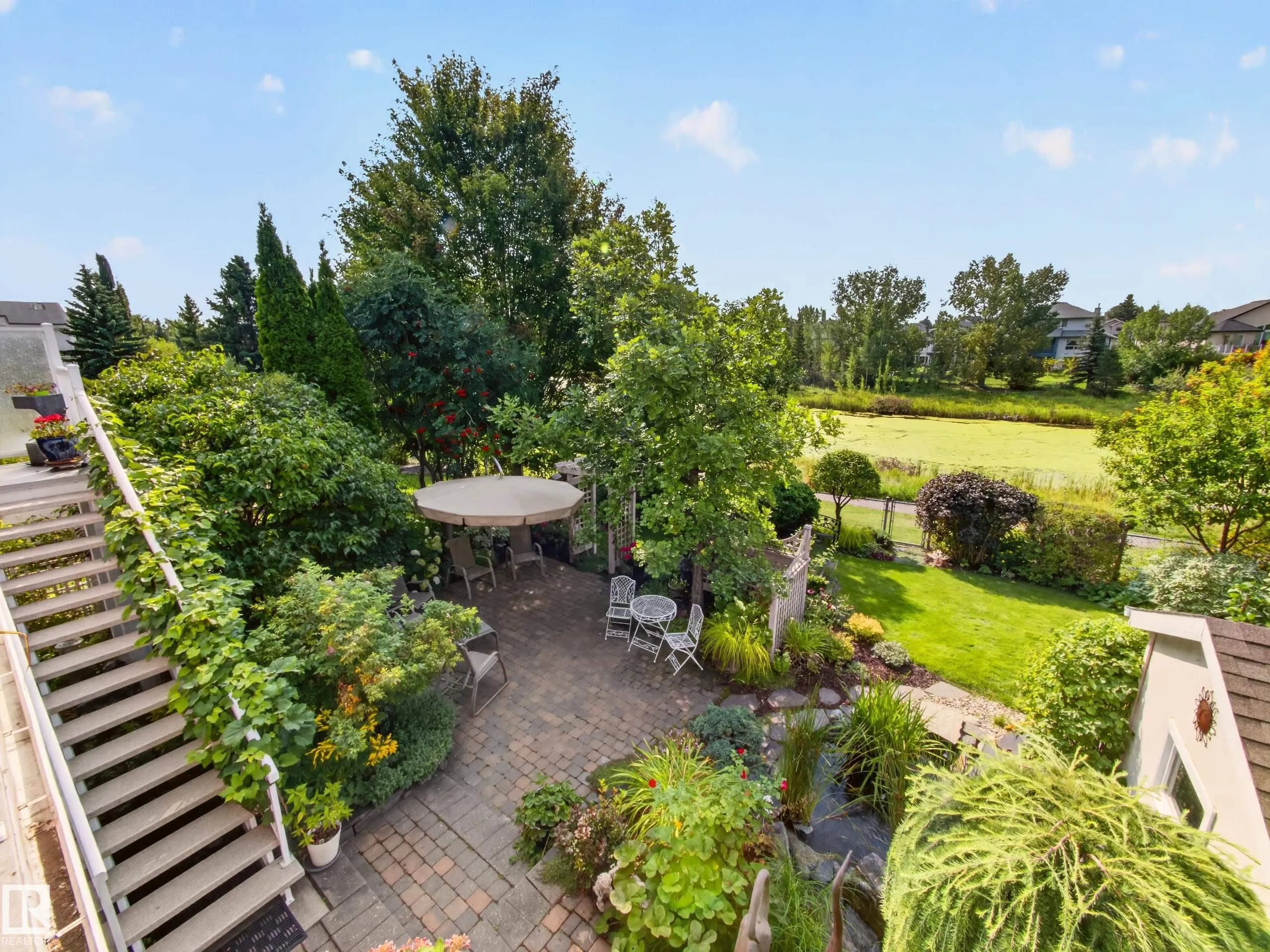 40 MEADOWVIEW Point(e)